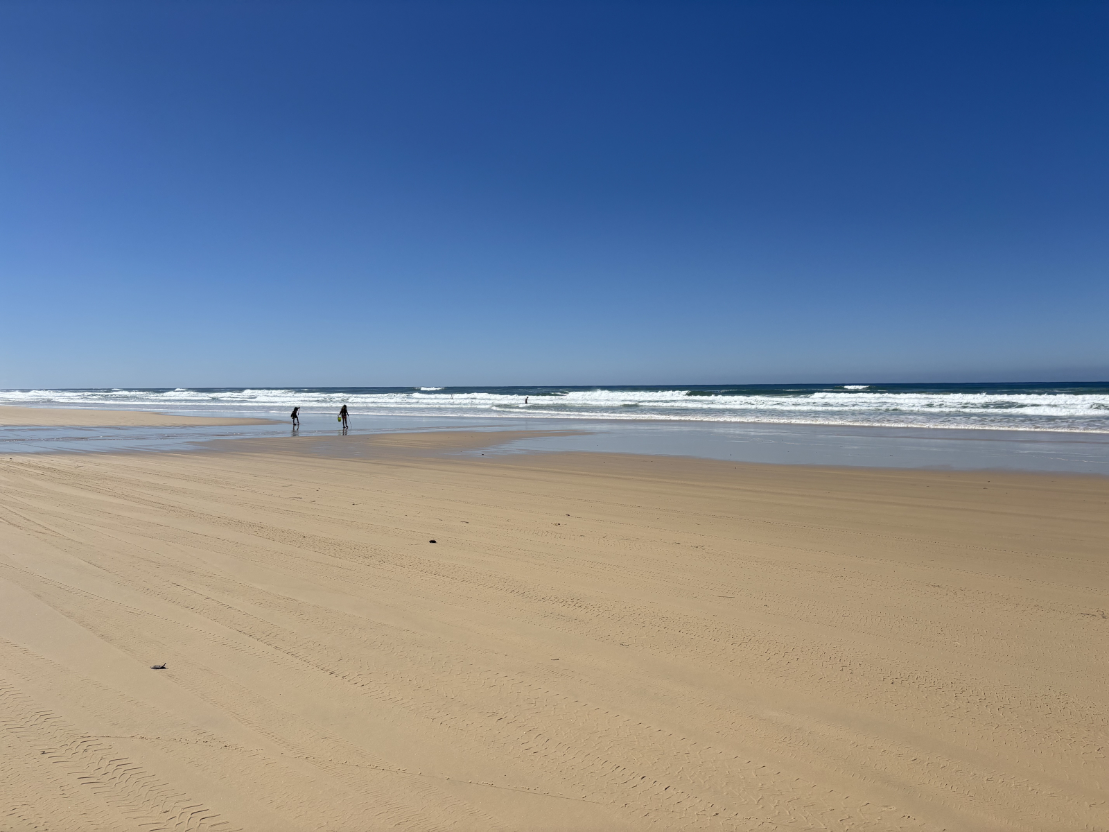 Der Strand direkt außerhalb unseres Zauns.