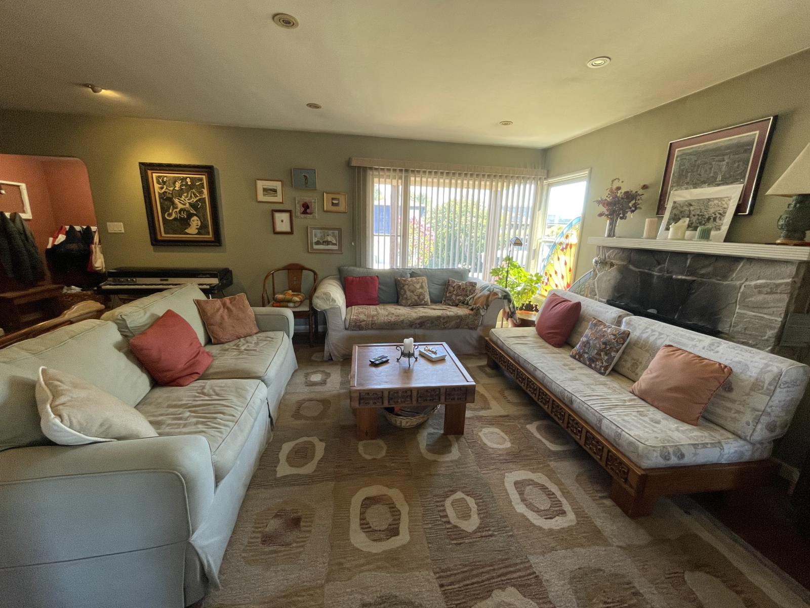 Salón, orientación este, sol de mañana