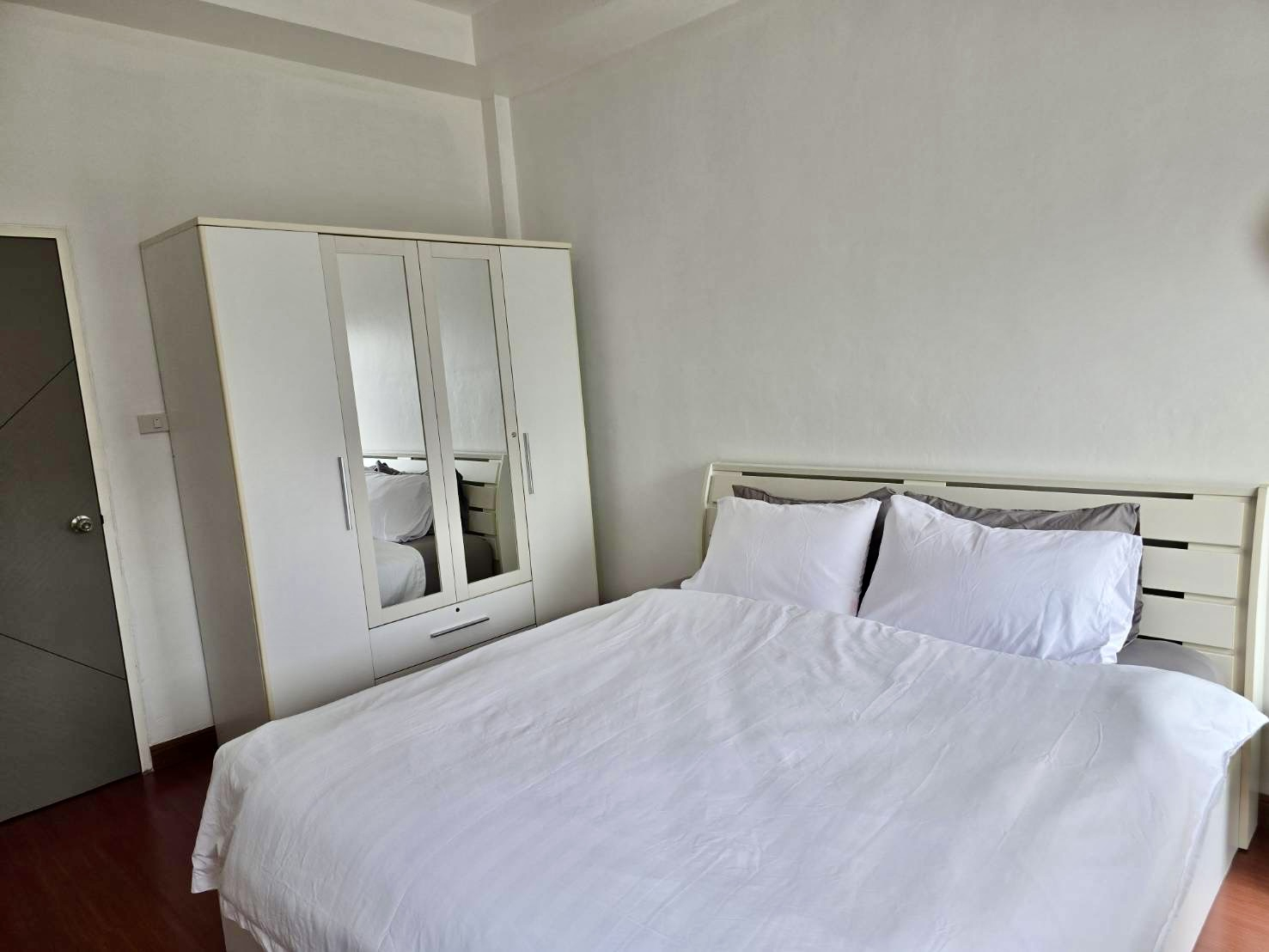 Live like a local in quiet neighborhood of Bangkok