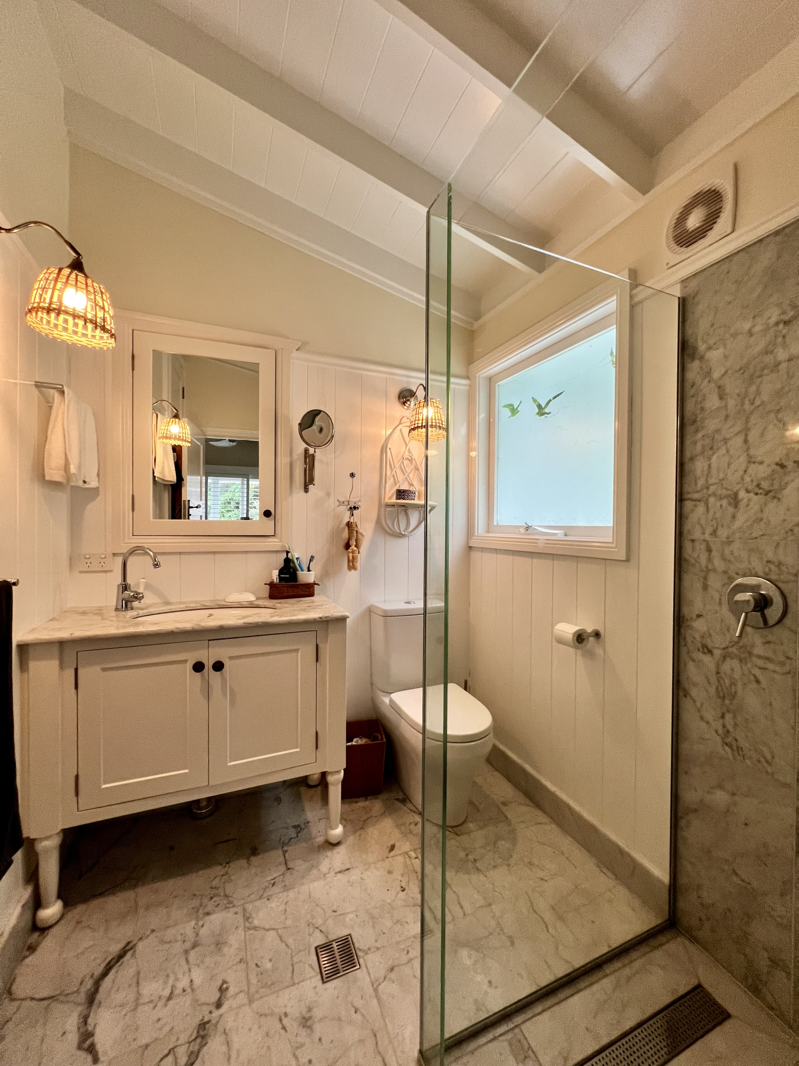 Ensuite for king bedroom #1