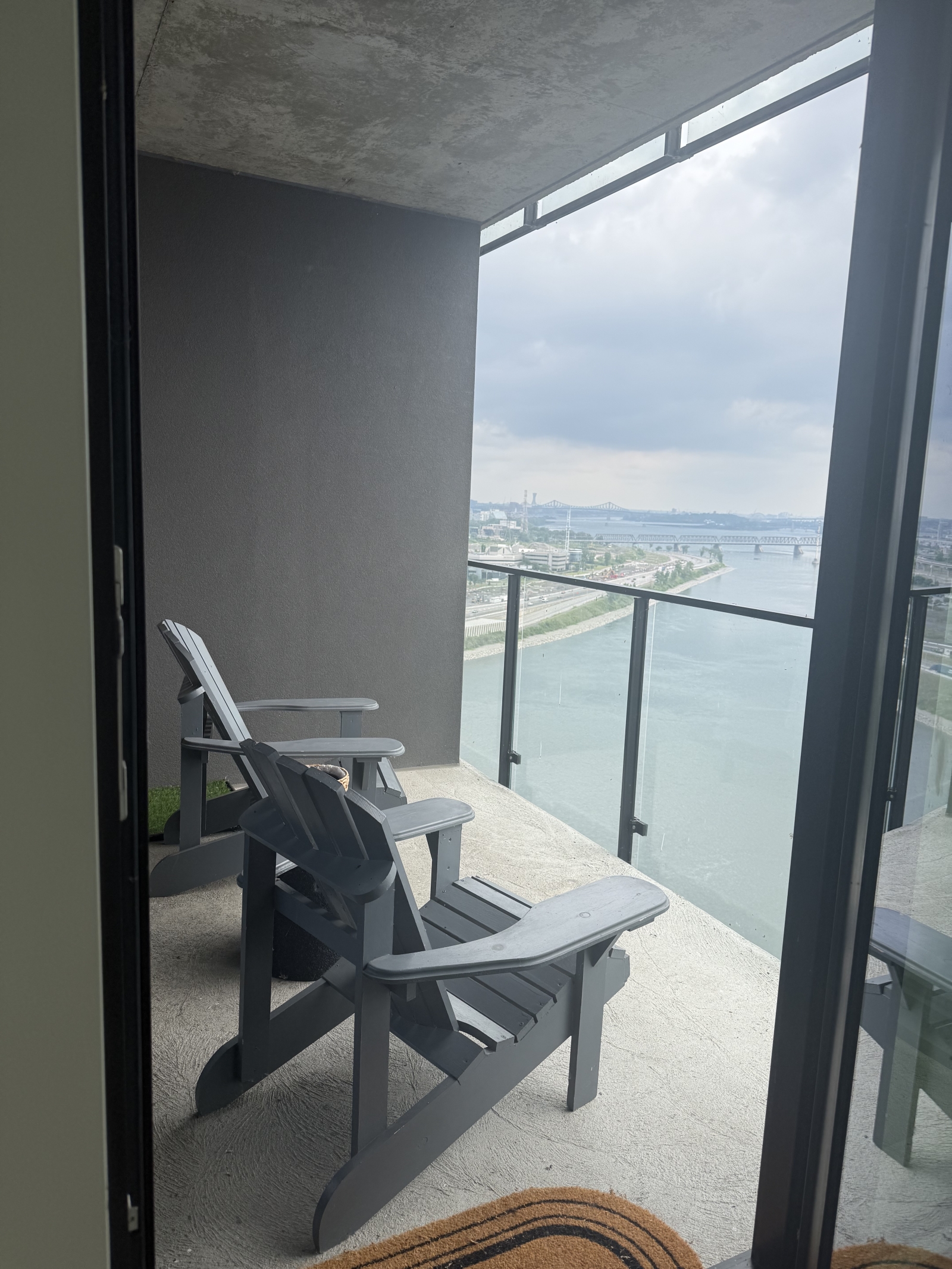 Montréal - Upscale residential oasis minutes from downtown Montreal