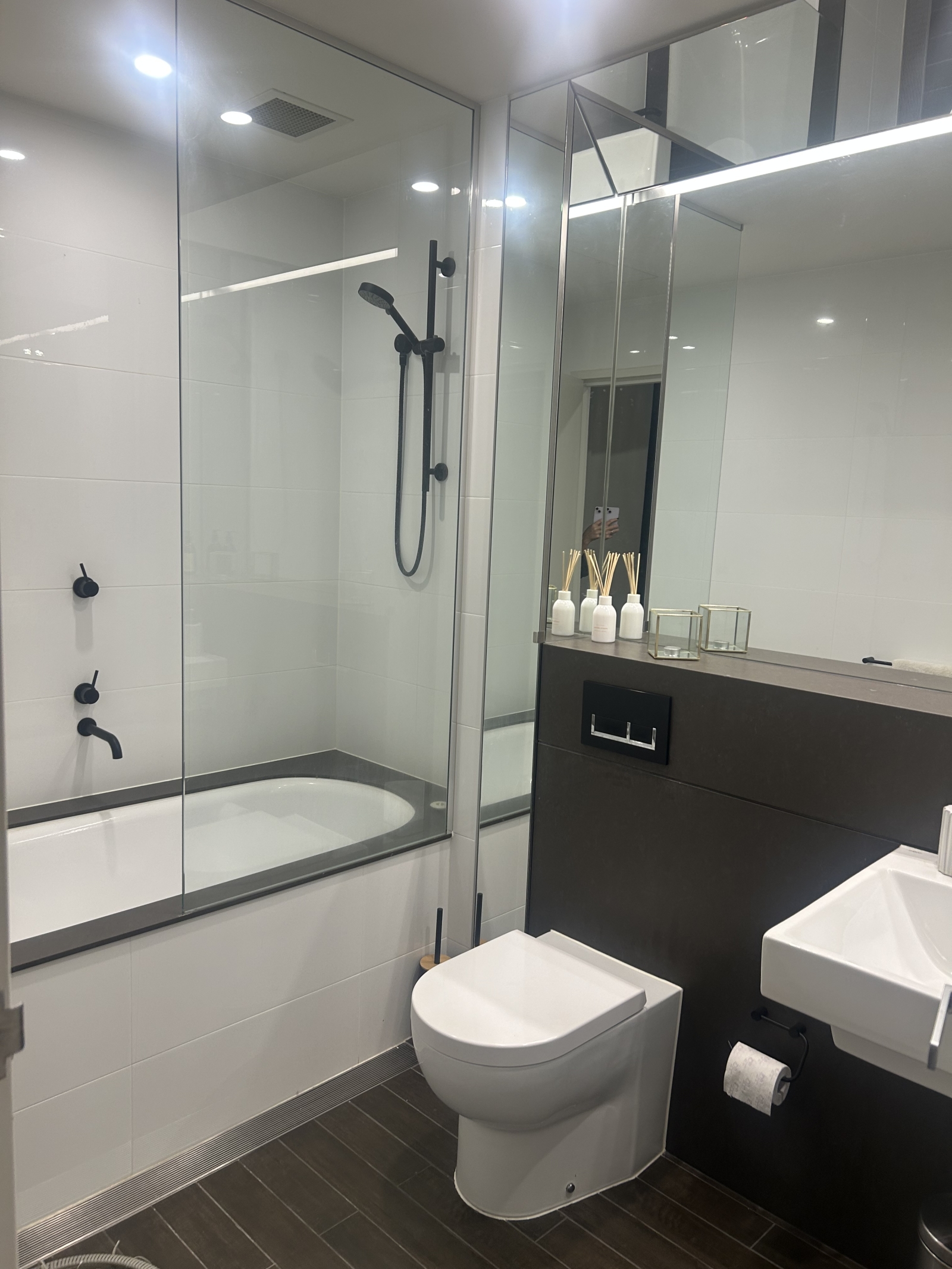 Apartamento moderno de dois andares com vista para a baía