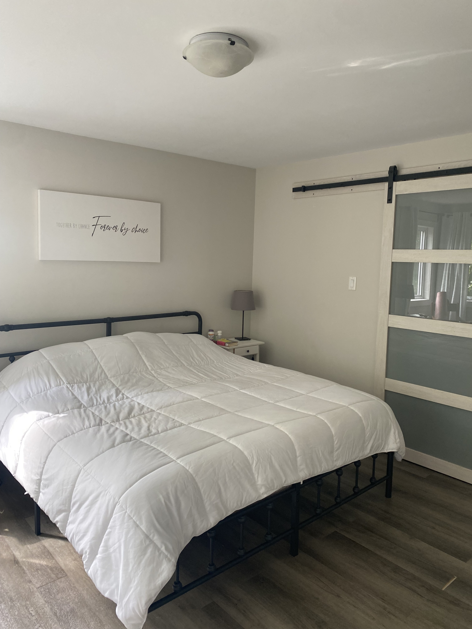 Hauptschlafzimmer mit Kingsize-Bett.  Auch mit eigenem Bad