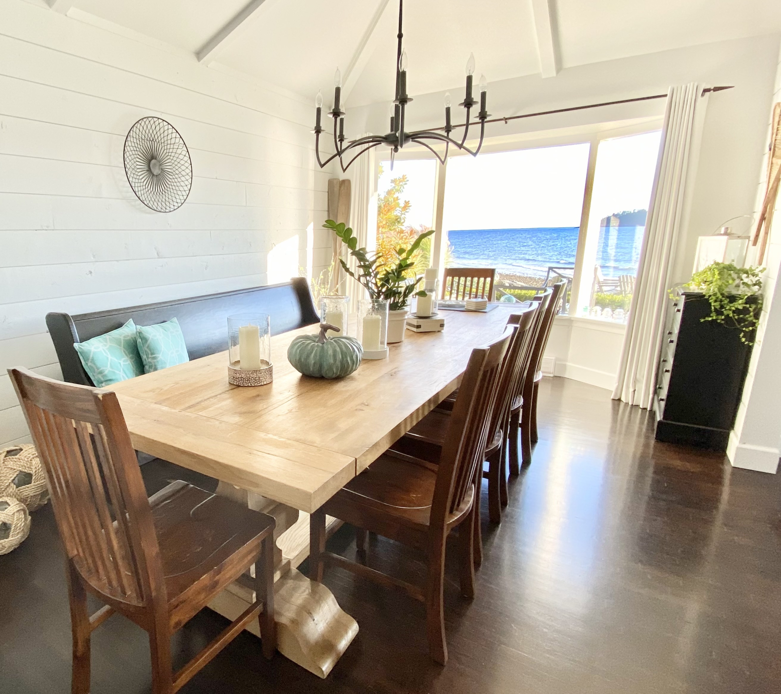 Dining room seating for 8-10 people.