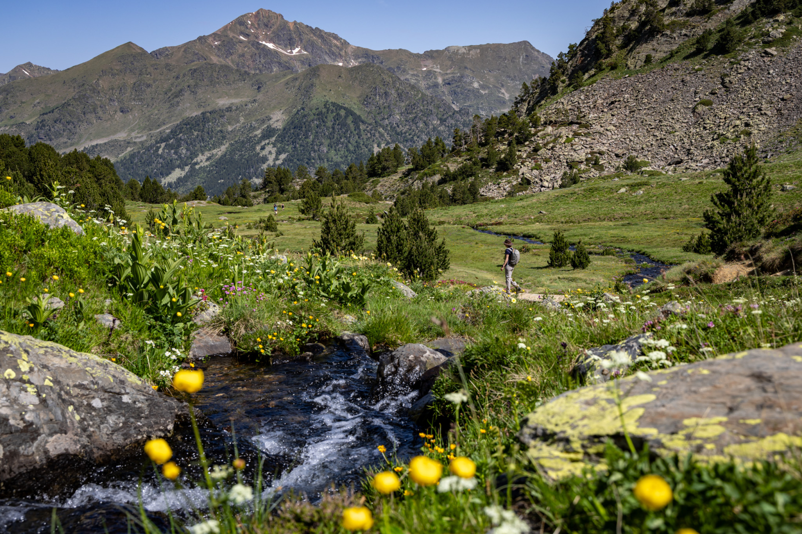 Einige Eindrücke von den vielen Wanderungen, die wir machen, davon, wie Andorra im Sommer aussieht.