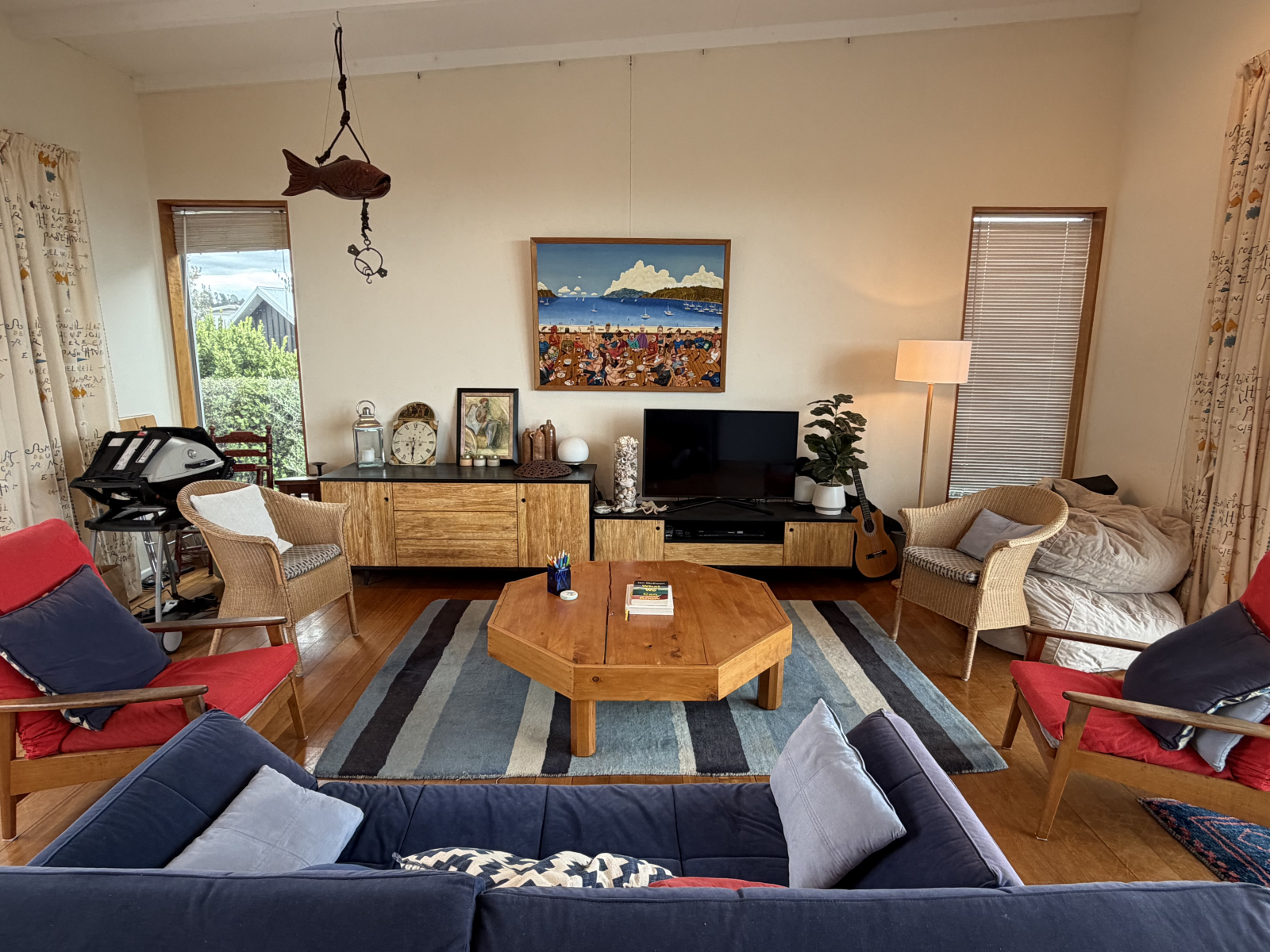 Well equipped holiday home with amazing privacy and seaviews.