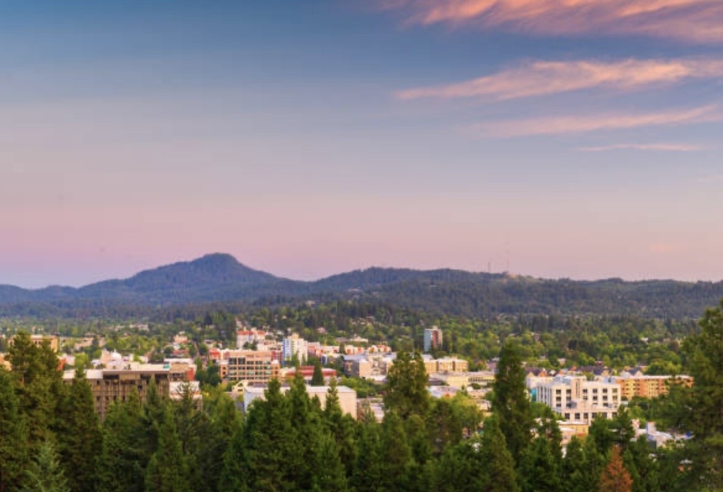 *Disponible pour les vacances 2026, été 2027 et À TOUT MOMENT* Maison familiale spacieuse à South Eugene