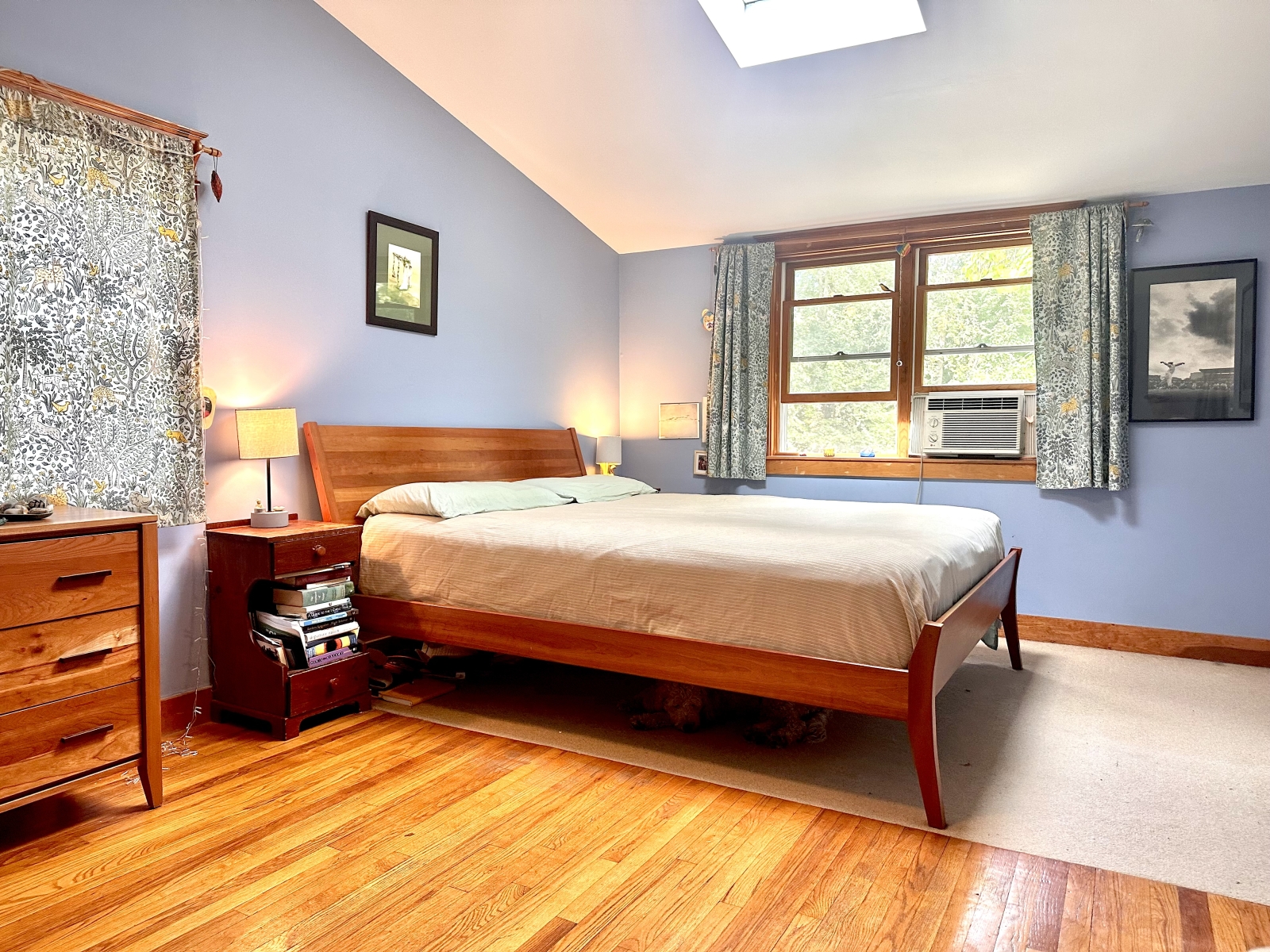 Charming bungalow walking distance to downtown and river trails