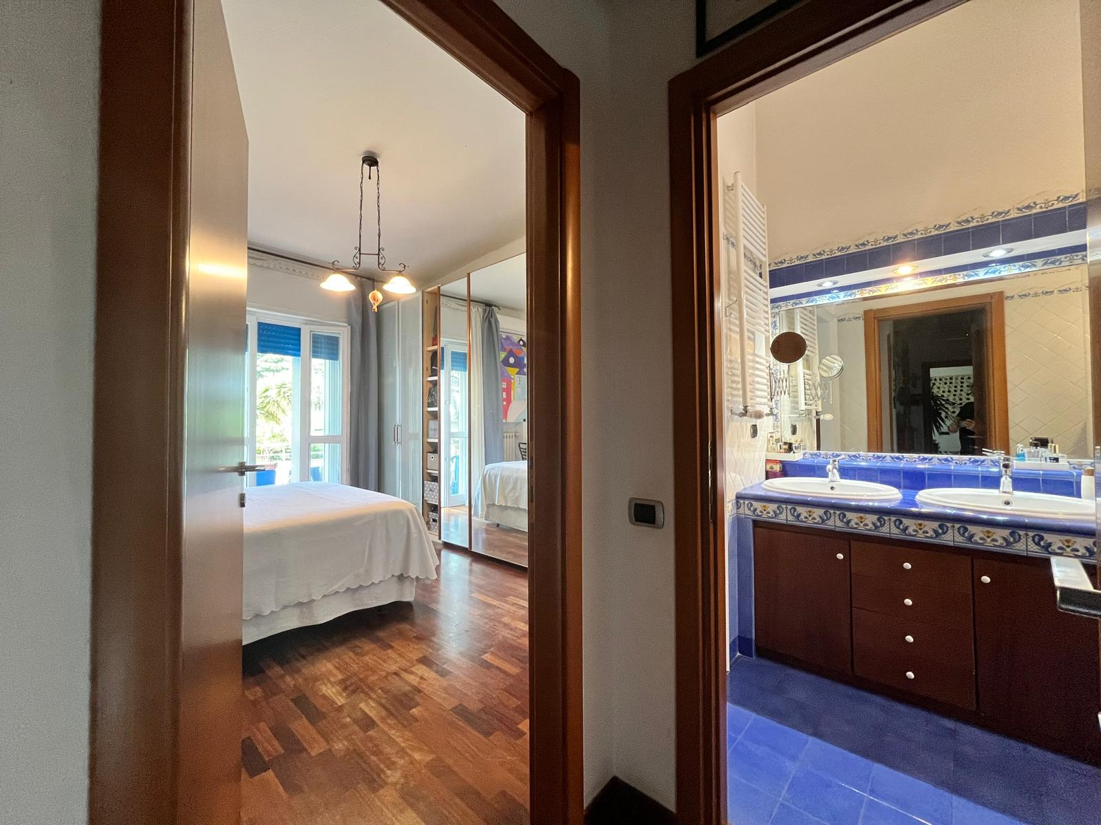 Chambre double avec salle de bain attenante