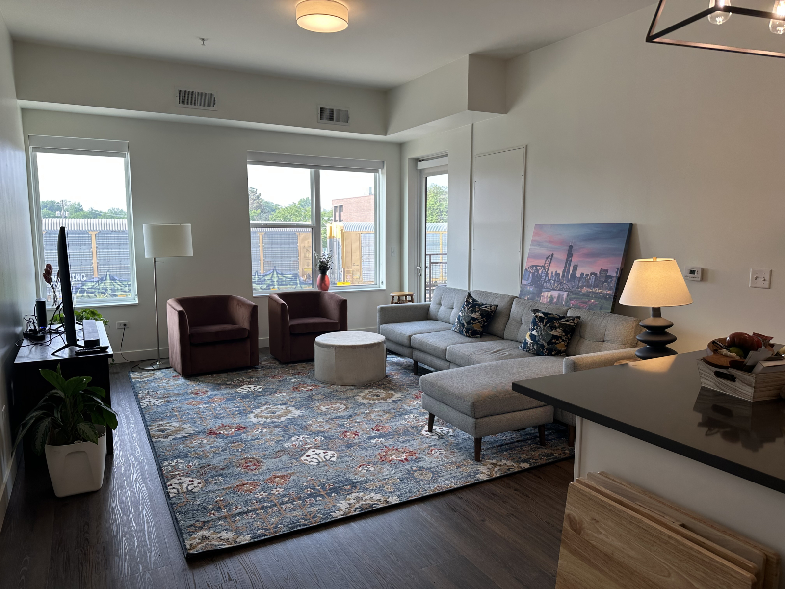 Ampio e luminoso soggiorno