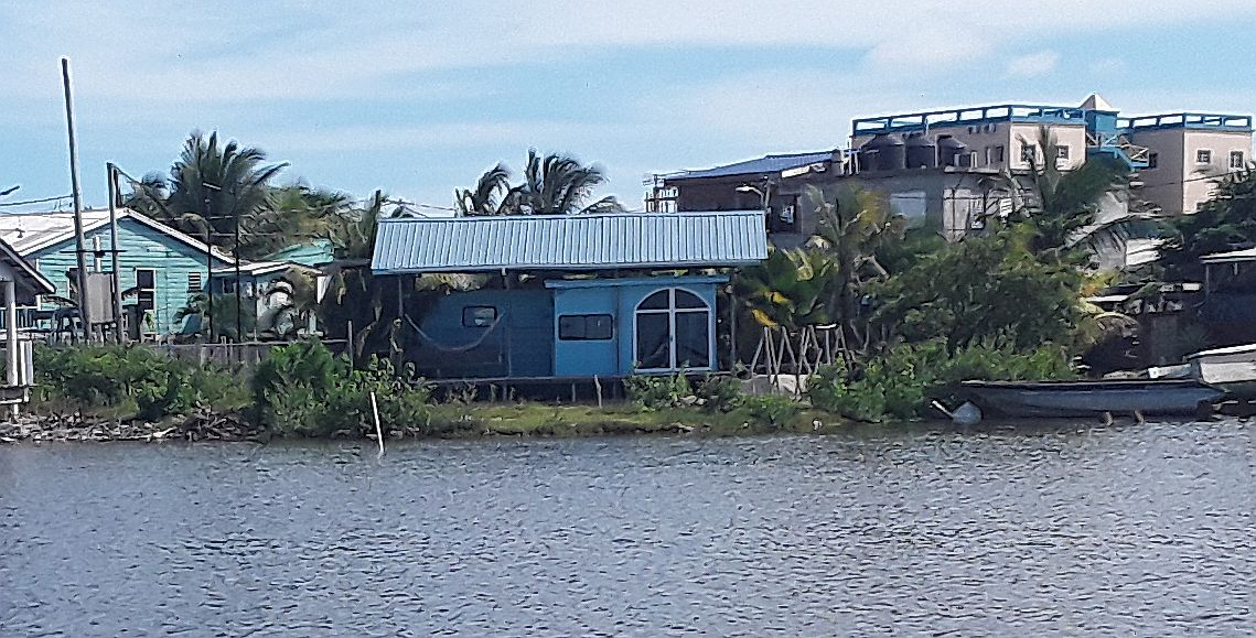 Bakkatown Tralapa San Pedro Stad, Belize