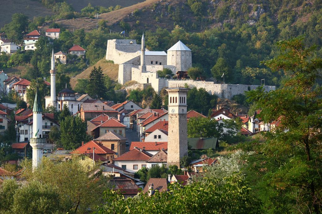 Oude stad Travnik en zijn fort 

Niemand weet helemaal zeker wanneer het fort van Travnik voor het ...