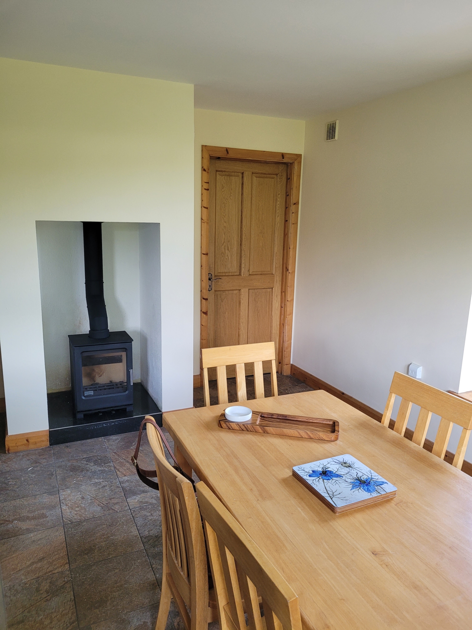 Accogliente cottage moderno a poca distanza a piedi da Westport Town e altri servizi locali