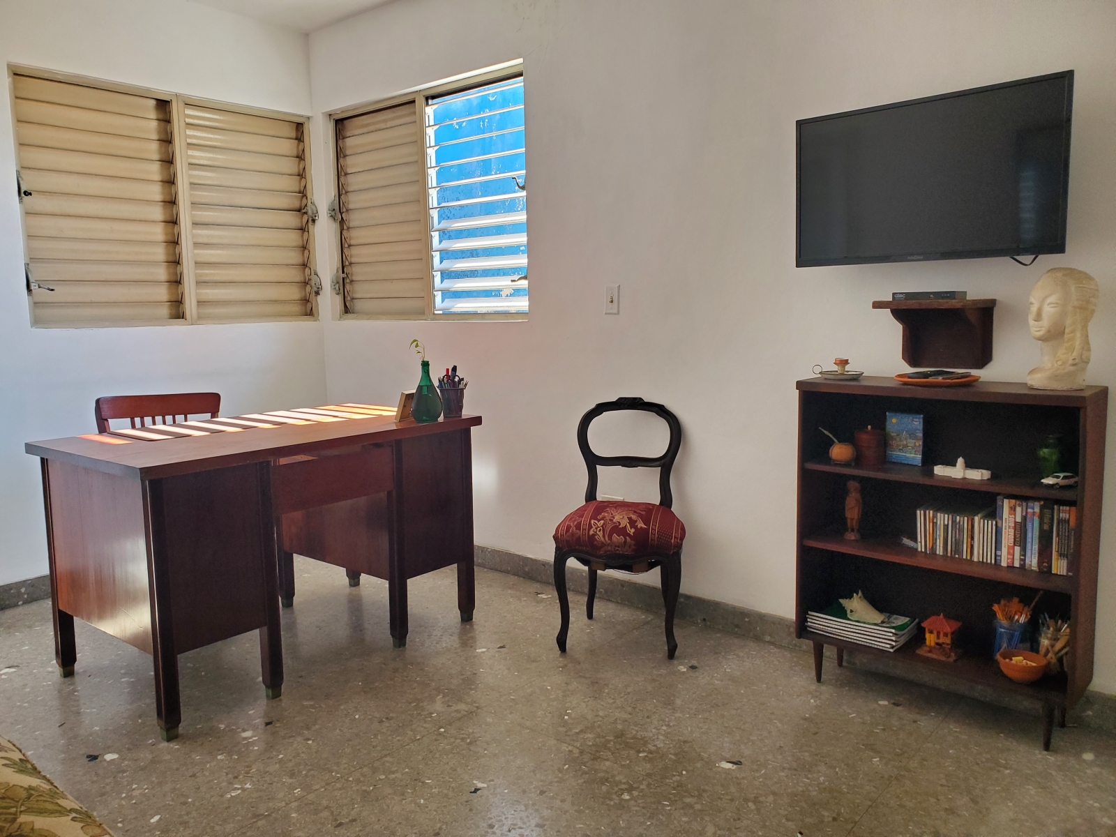 Escritório em casa e sala de TV