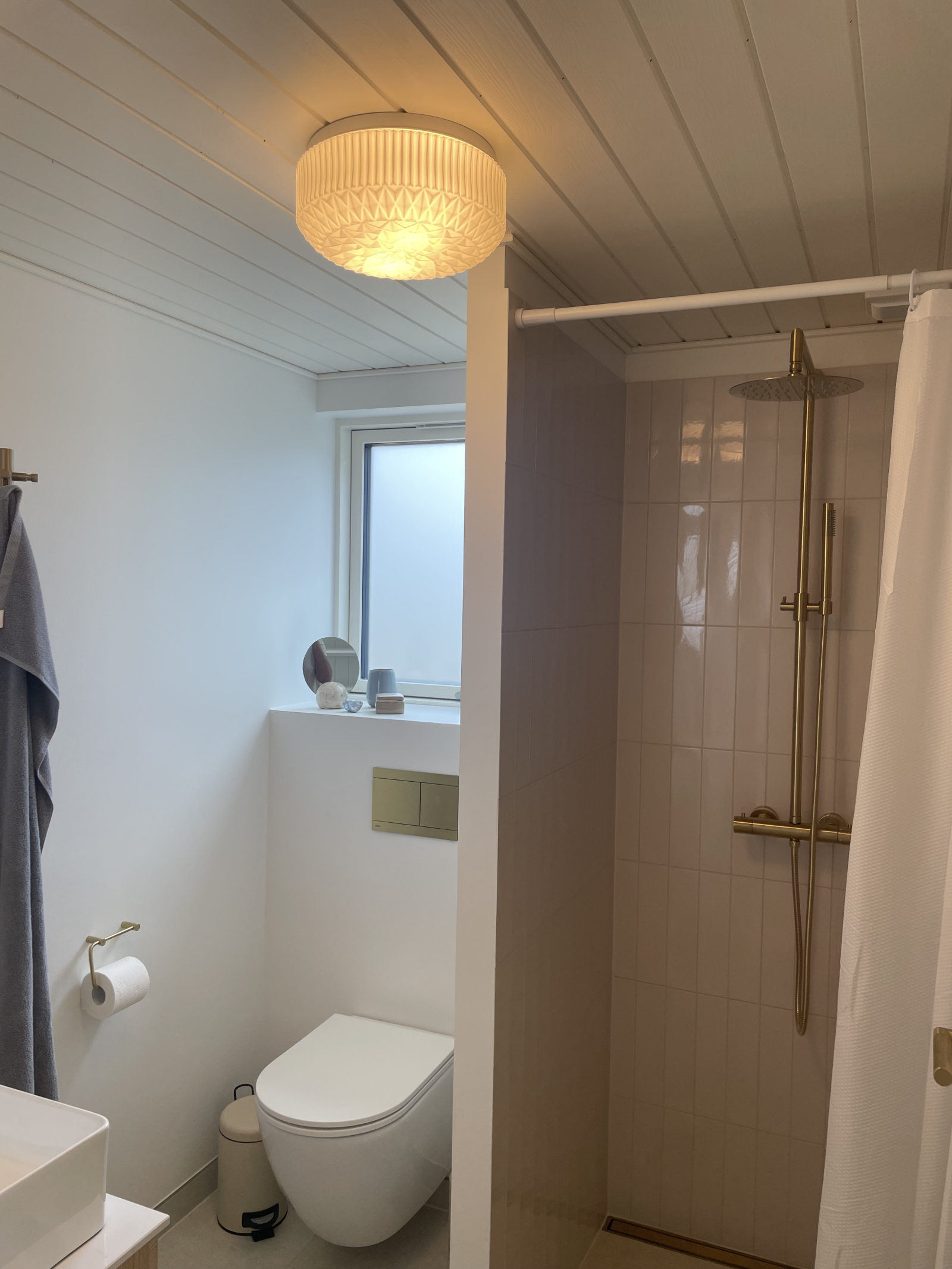 Baño conectado con el dormitorio 01