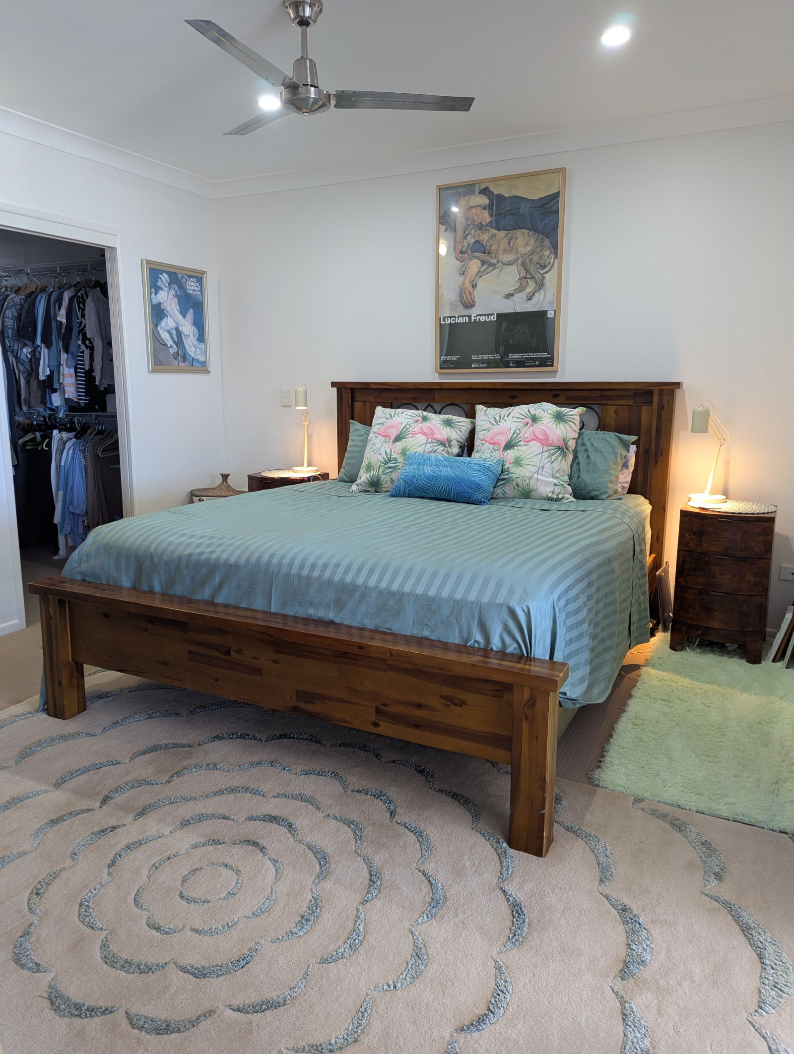 Camera da letto principale con letto king size