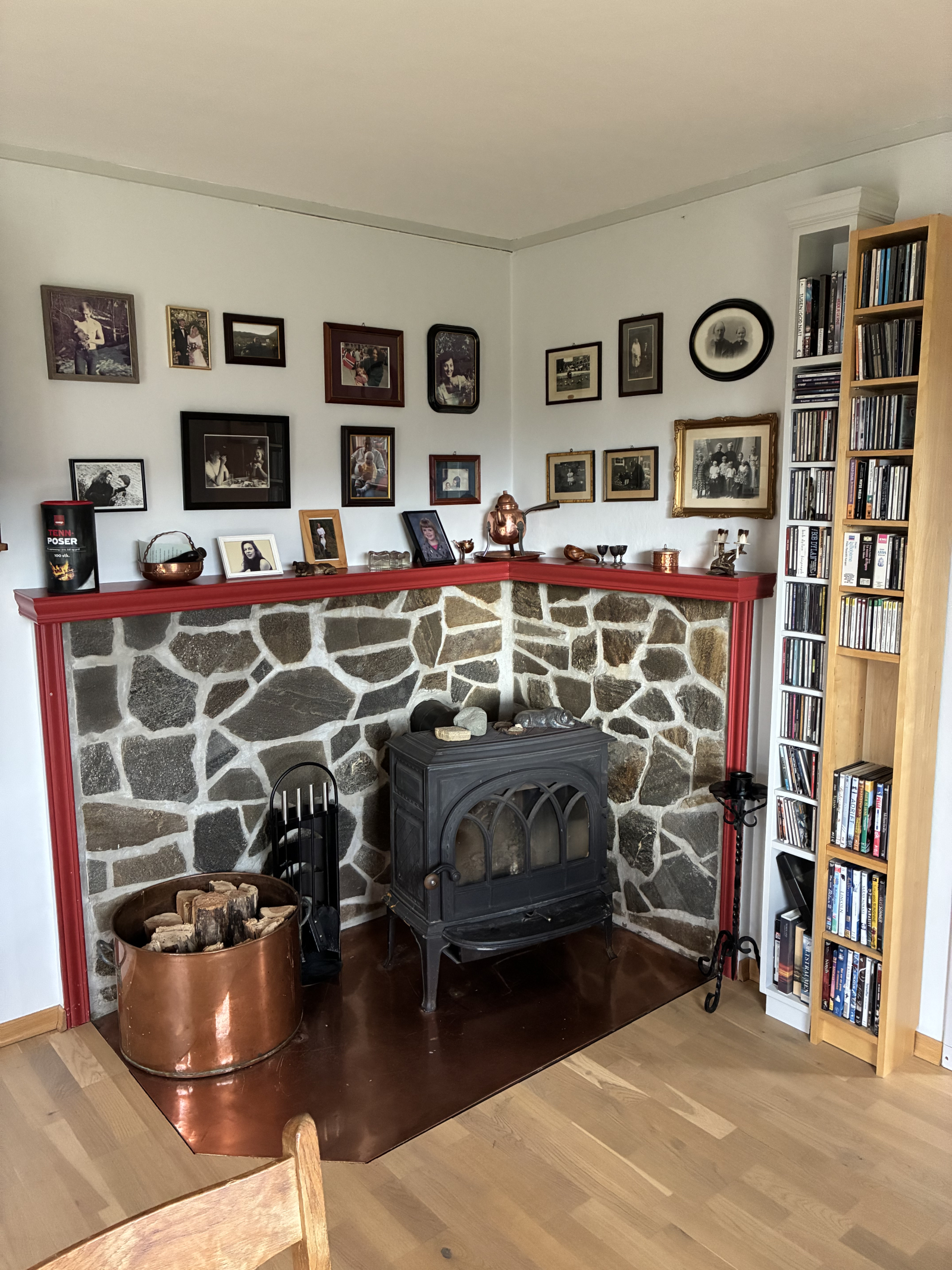 Lareira na sala de jantar