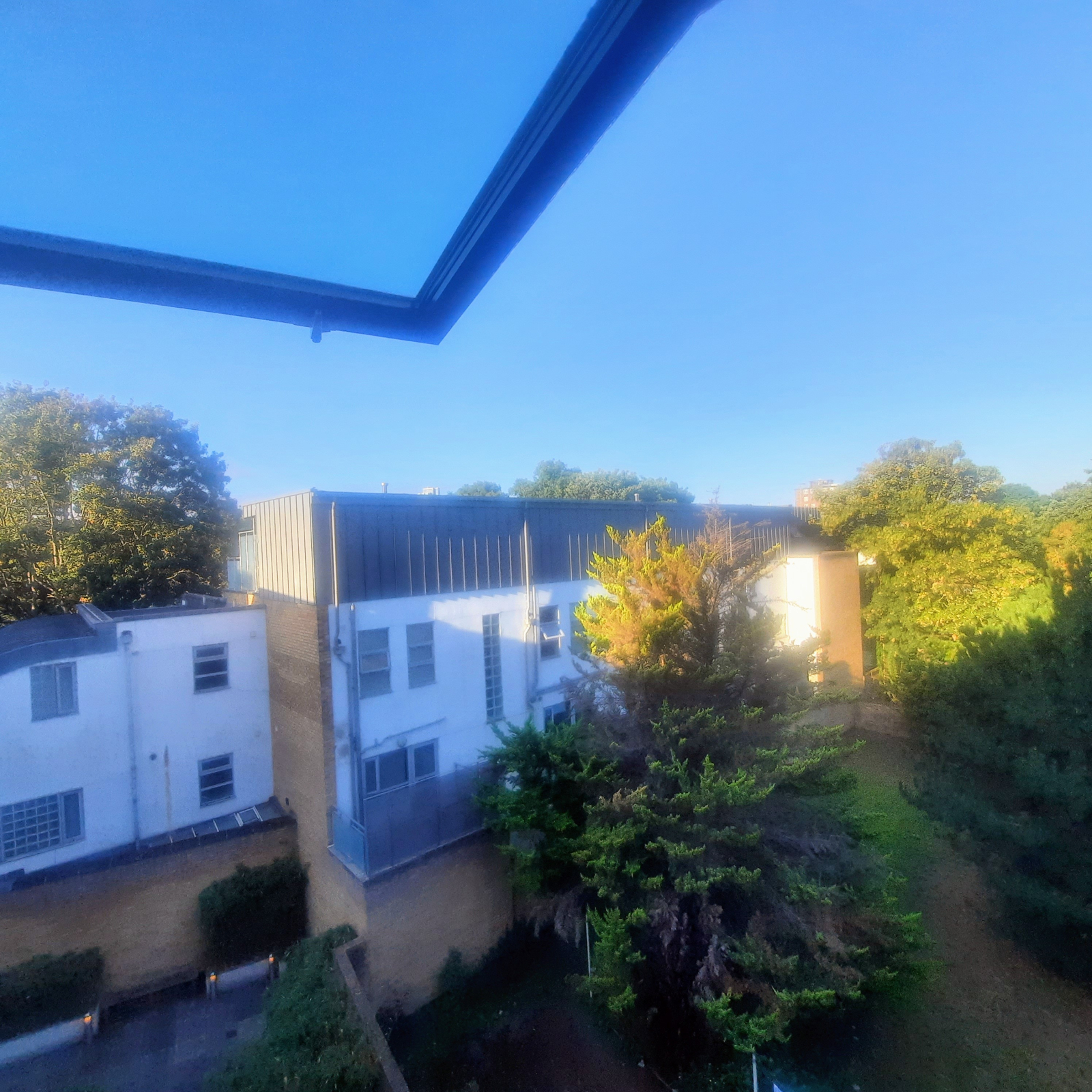 Vista sul da janela da sala de estar