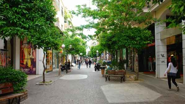 A rua comercial de Sotiros. Pedestre, onde estão todas as lojas, boutiques, roupas, sapatos, joias e ...