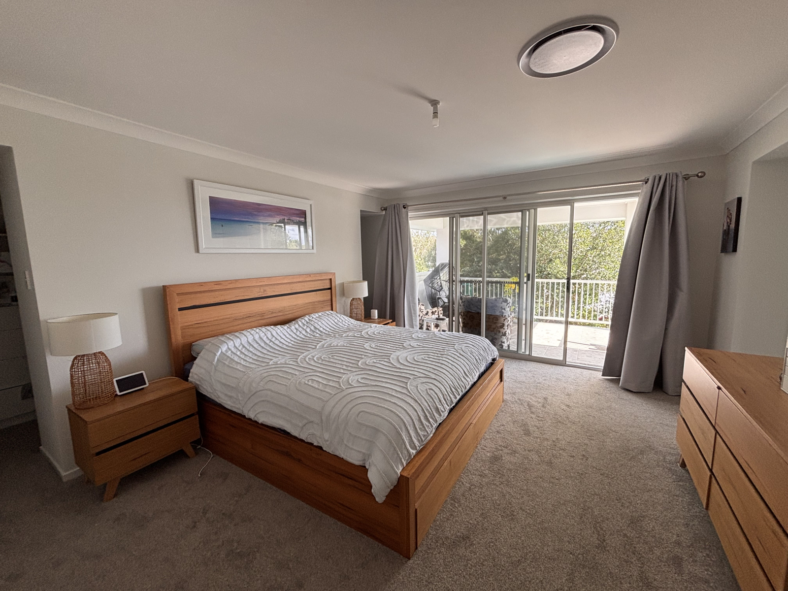 Casa de família em Brisbane com apartamento para vovó, piscina, spa, acesso lateral, boas escolas, subúrbio seguro
