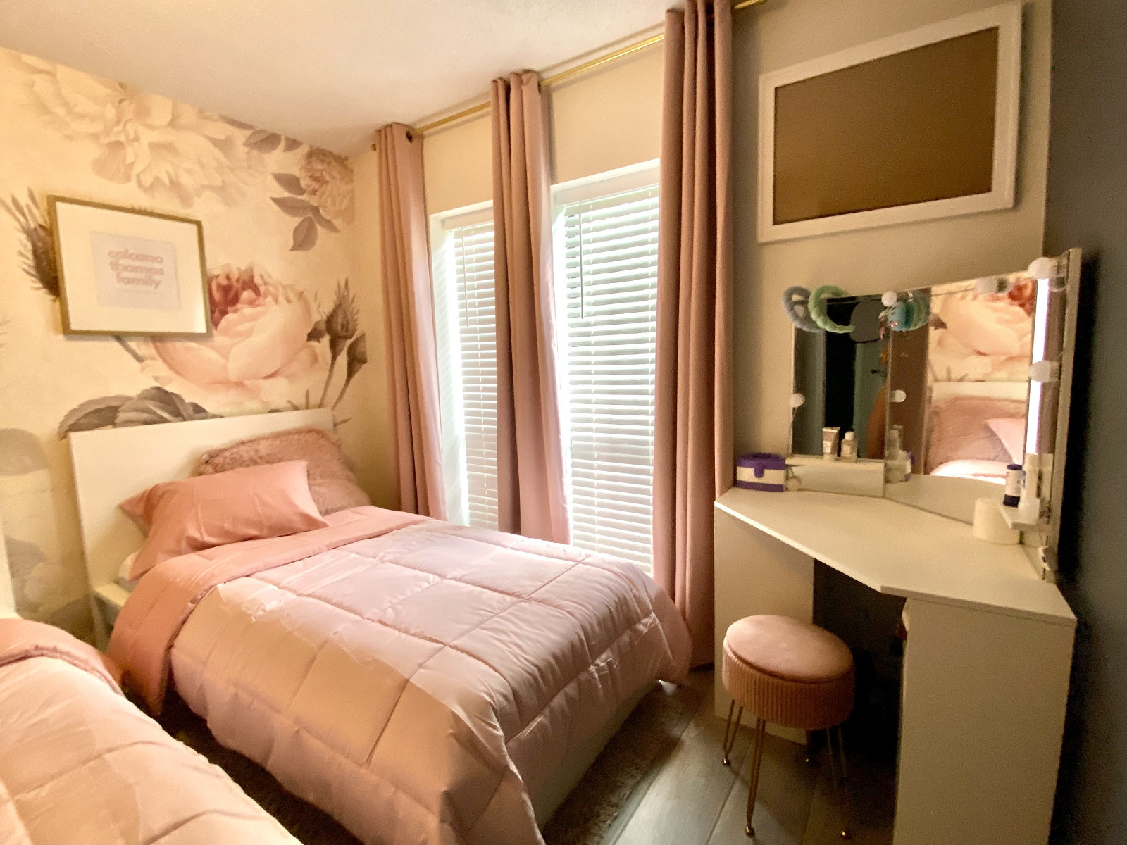 Slaapkamer met twee eenpersoonsbedden