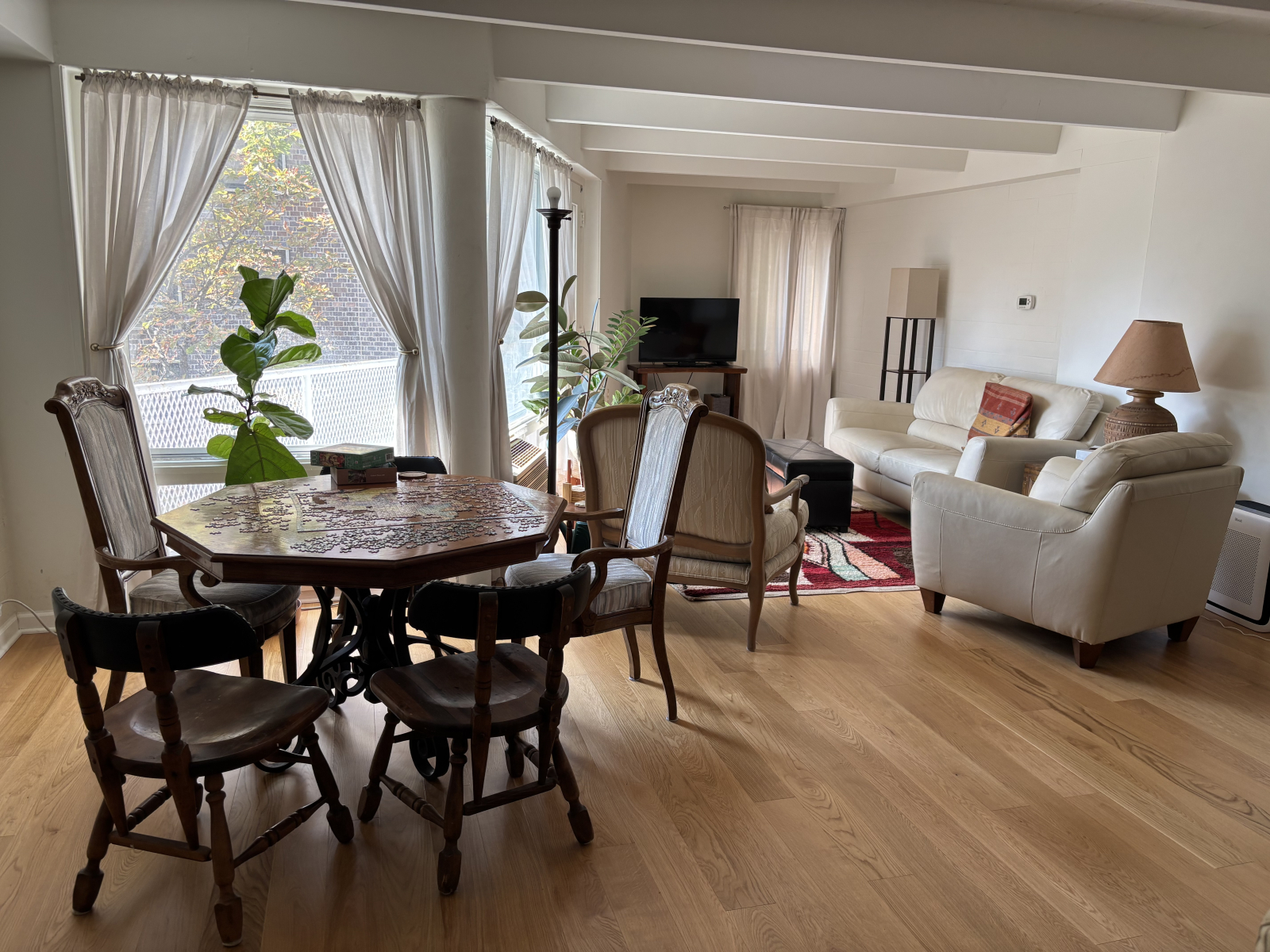 Salon et salle à manger.