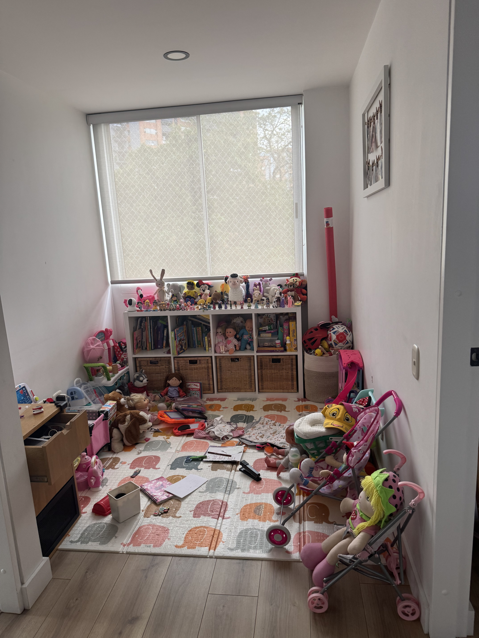 Beautiful and quiet apartment in Medellin. No noise, easy access to public and modern transport.