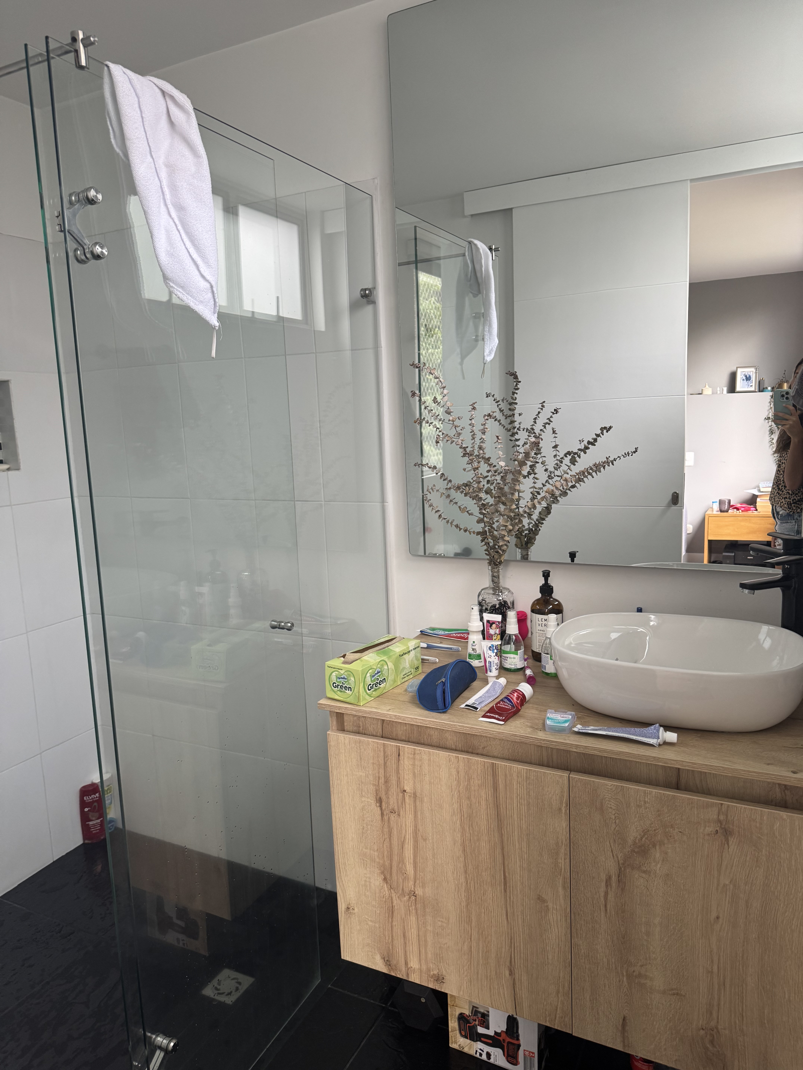 Beautiful and quiet apartment in Medellin. No noise, easy access to public and modern transport.