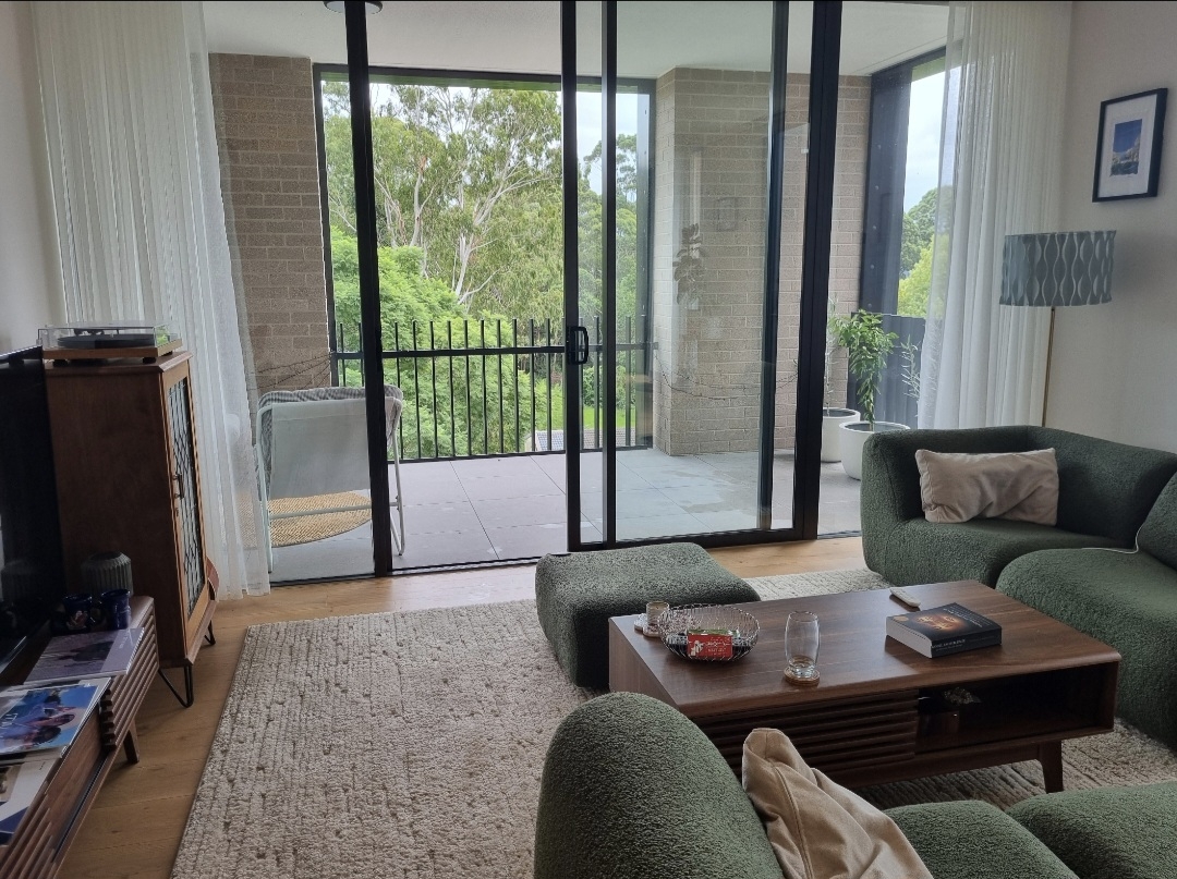 Spacious 3BR+study family apt across from Sydney Metro, historic showground & bush