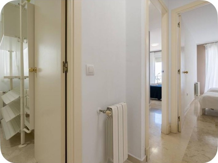 Zongekust strandgeluk in Spanje. Oase met 2 slaapkamers en privétuin, zwembad en eindeloze kustcharme.