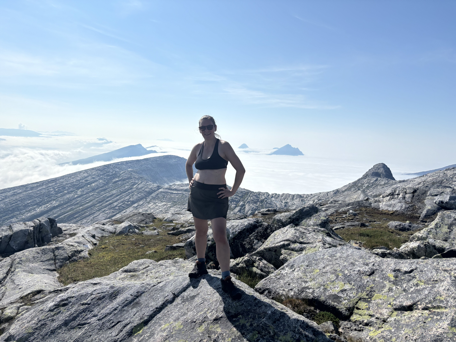Vista de Torenviktinden (Sjona) - o ponto de partida para esta caminhada fica a 45 minutos de carro ...