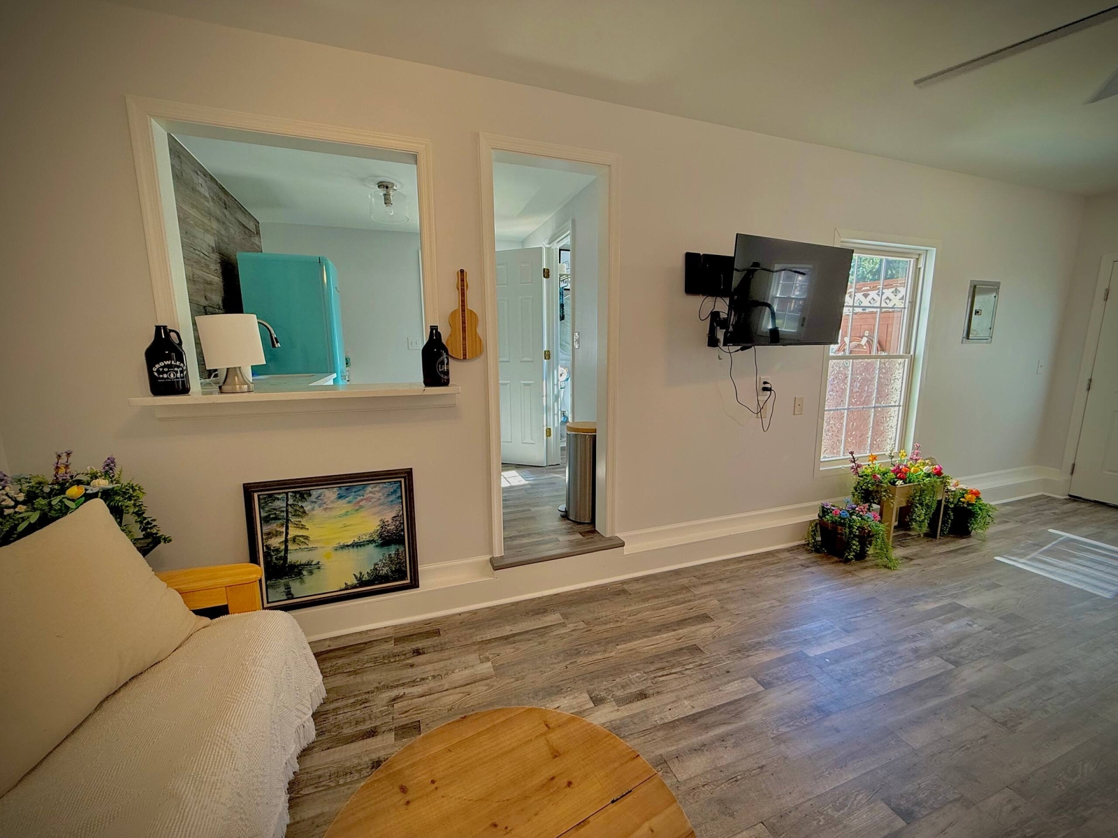 O pequeno apartamento atrás da casa.
