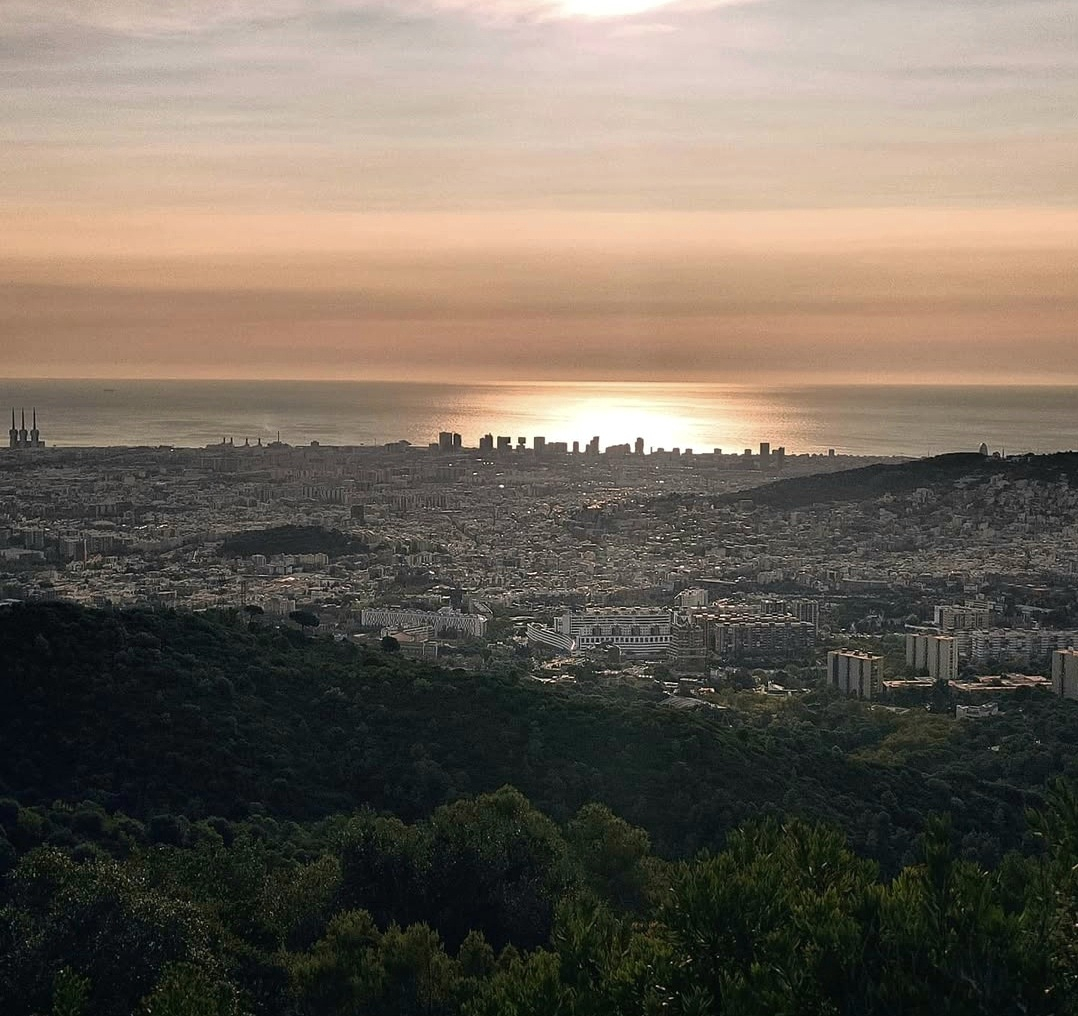 Também moramos a 15 minutos a pé do lindo Parque Guinardo, ideal para apreciar as vistas de Barcelon ...