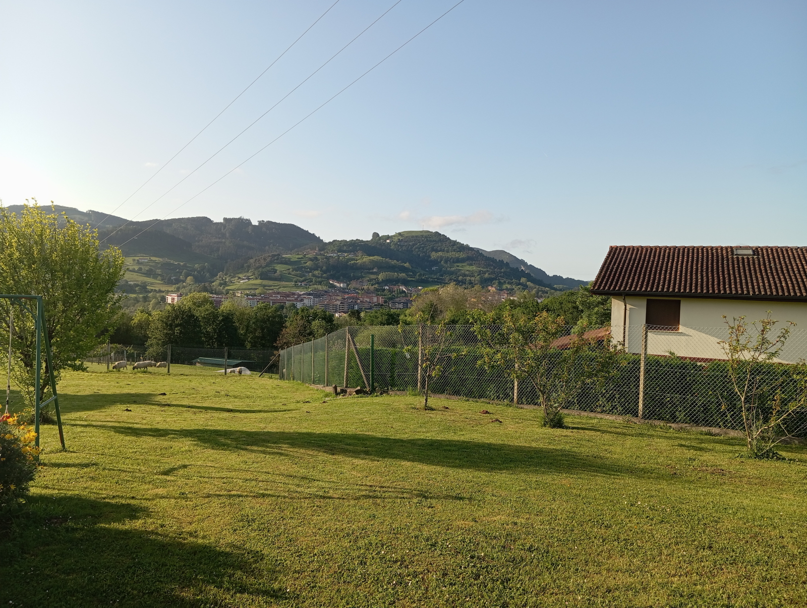 Gernika im Tal, Lumo auf dem Gipfel