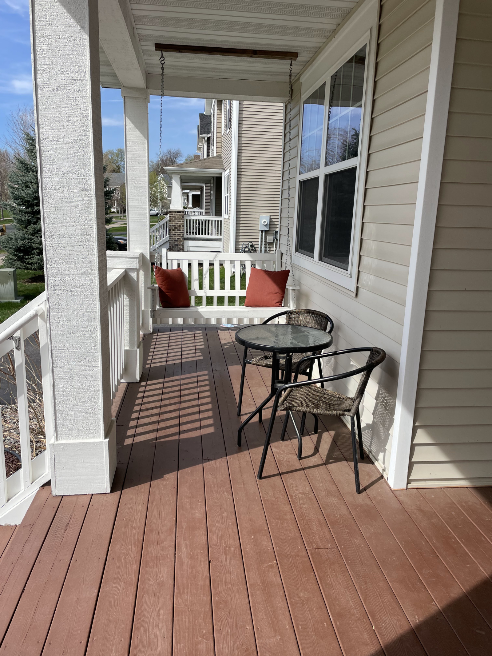 Schaduwrijk in de ochtenden, zonnig laat in de middag/ vroege avonden!