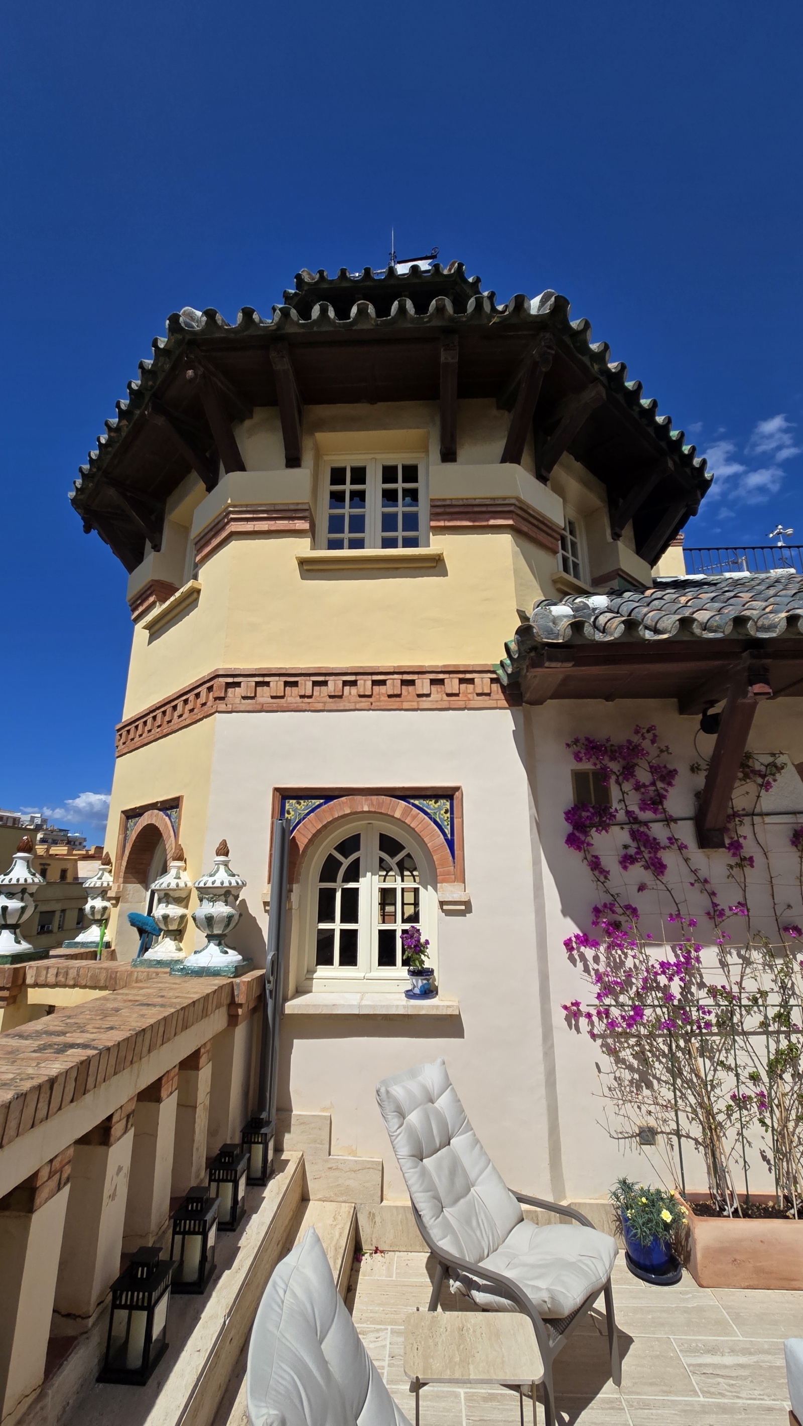Historic Penthouse with Terraces, Sea, City & Castle Views