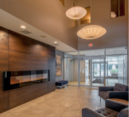 Notre hall. Notez que nous avons deux portes 'avant' : une de chaque côté !