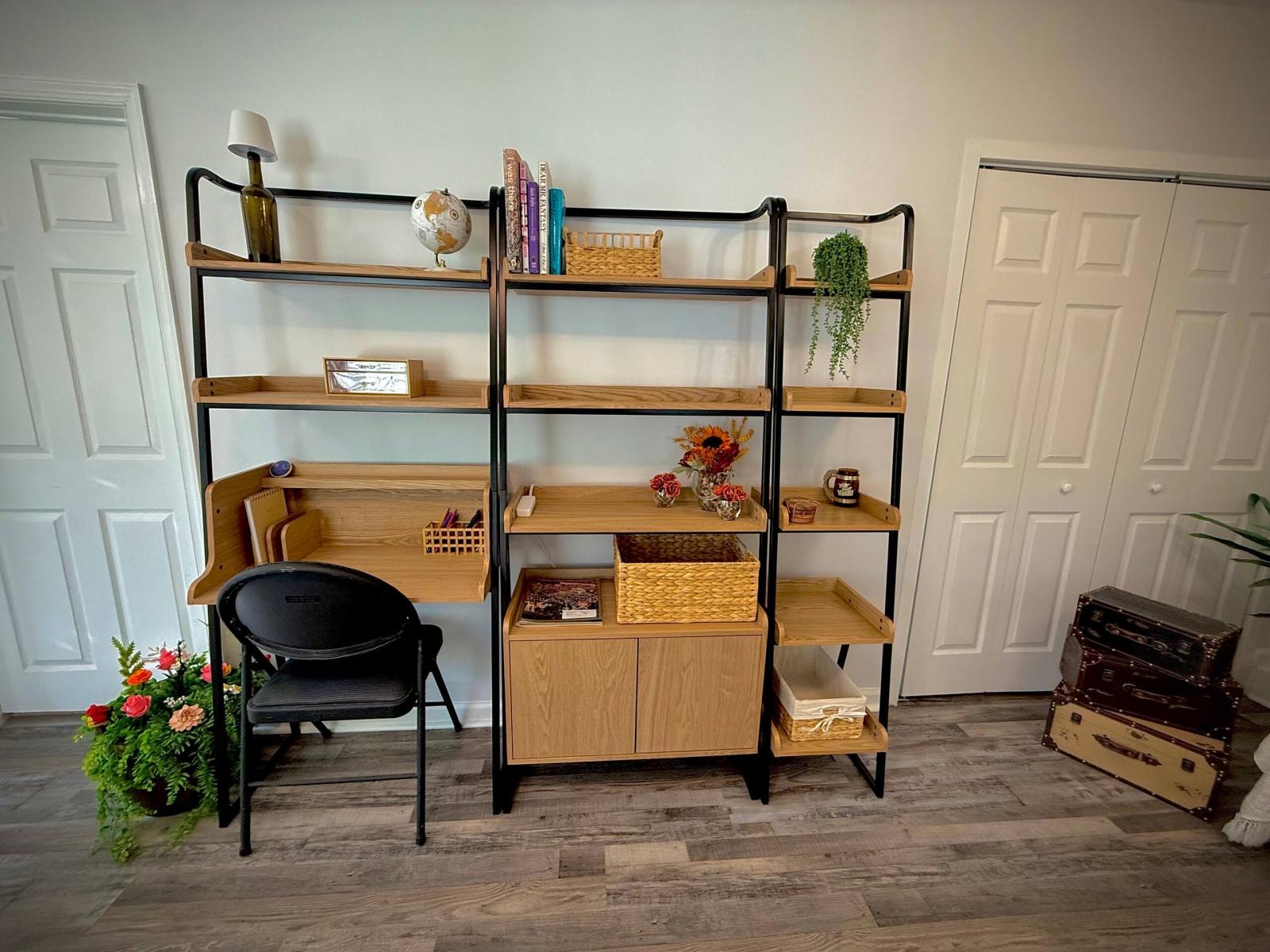 O pequeno apartamento atrás da casa - área de trabalho.