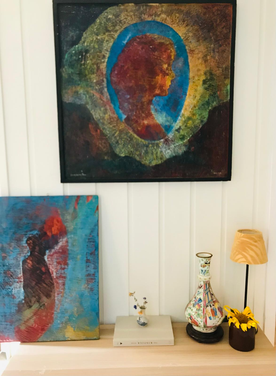 Details. Plenty of Johan's art hanging around :)