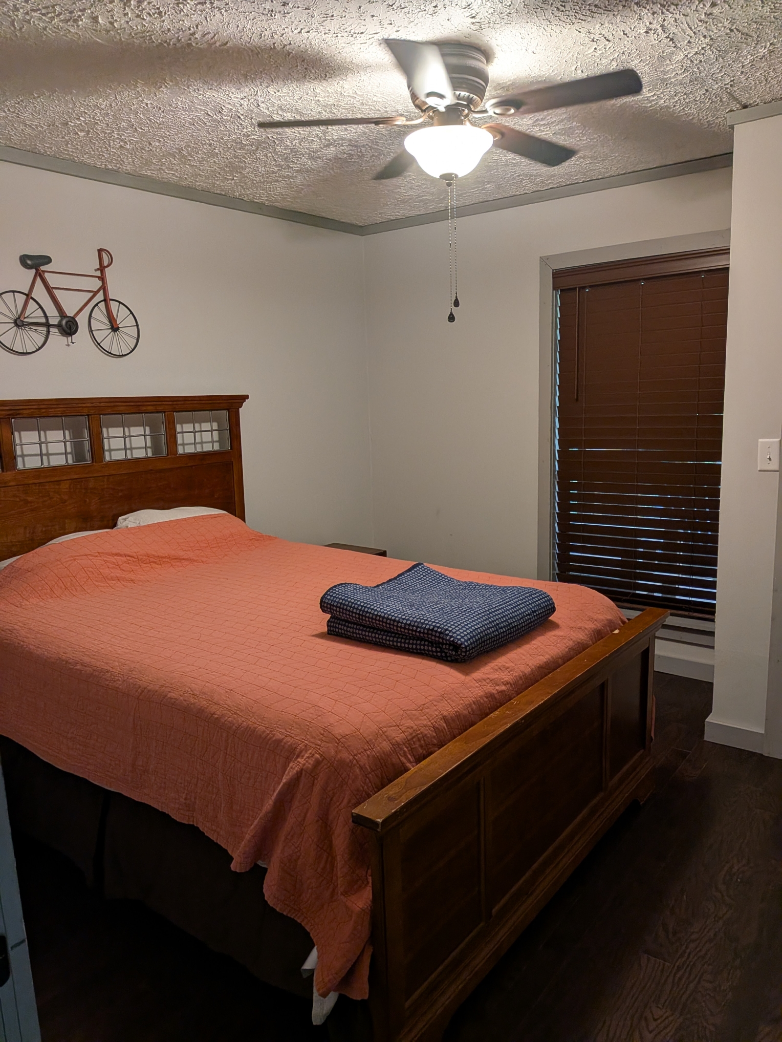 Queen bed in the guest room with a small closet