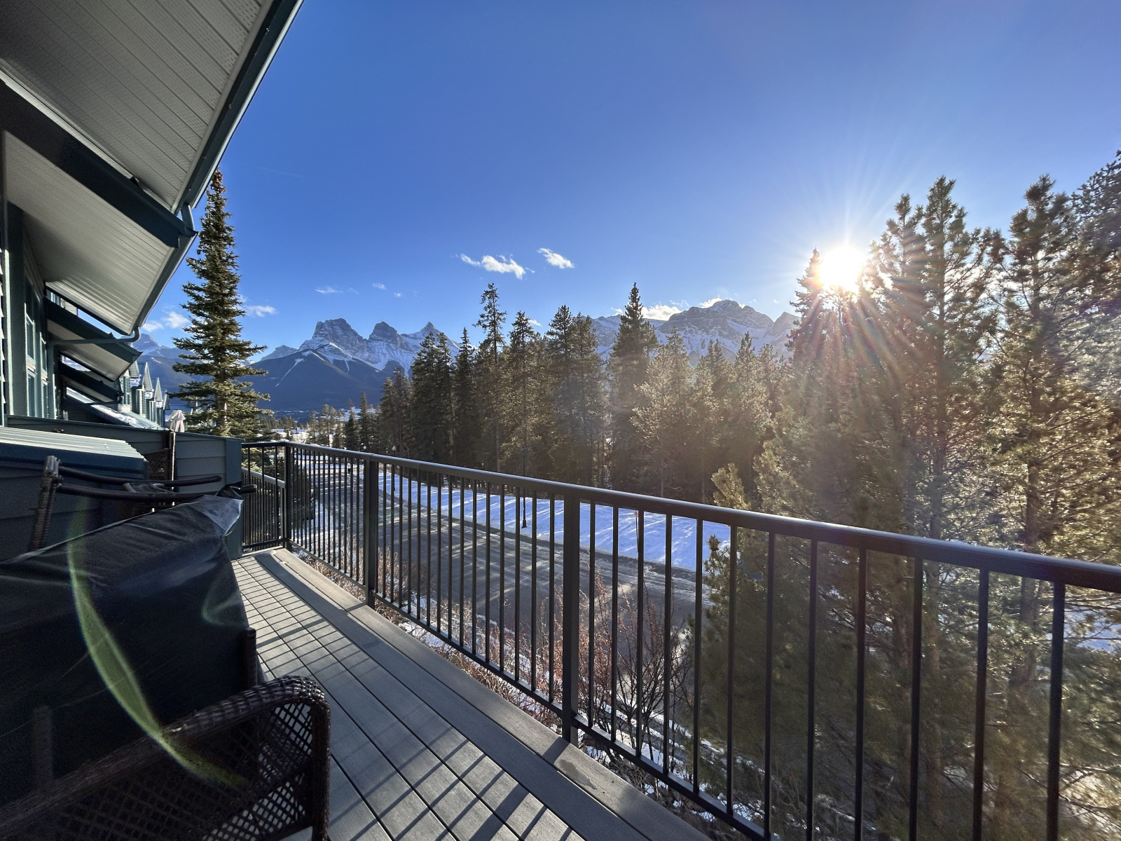 Mountain View in Peaceful Sunny Side of Canmore