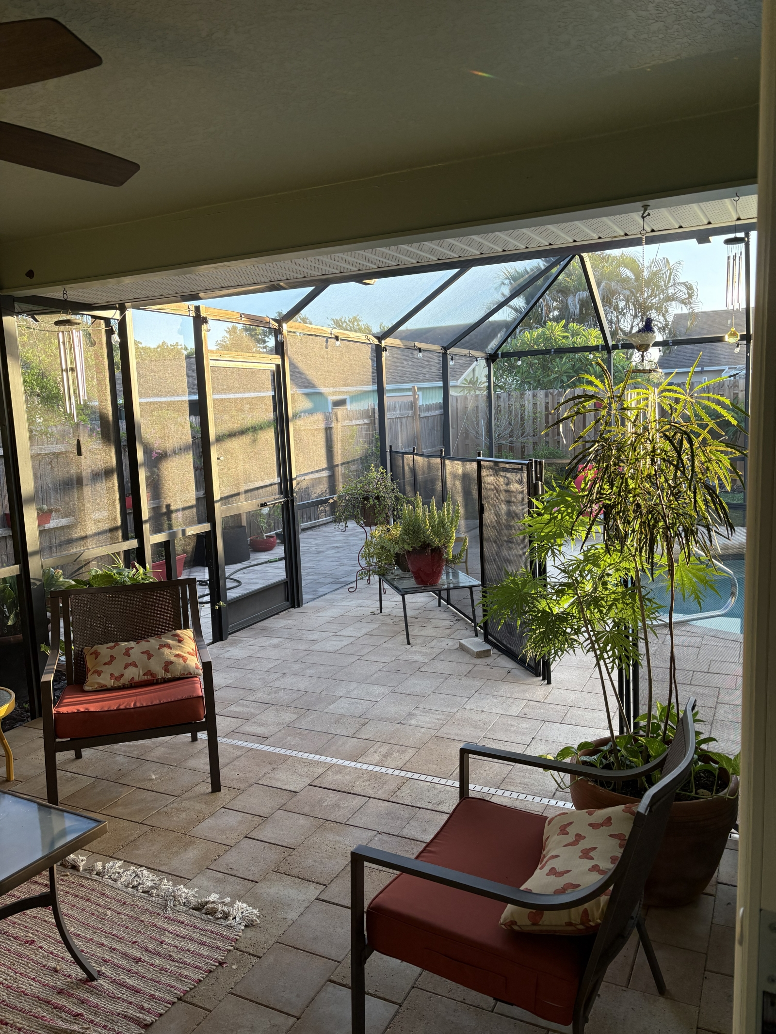 Maison de piscine - Accueillant les chiens - Jardin arrière entièrement clôturé