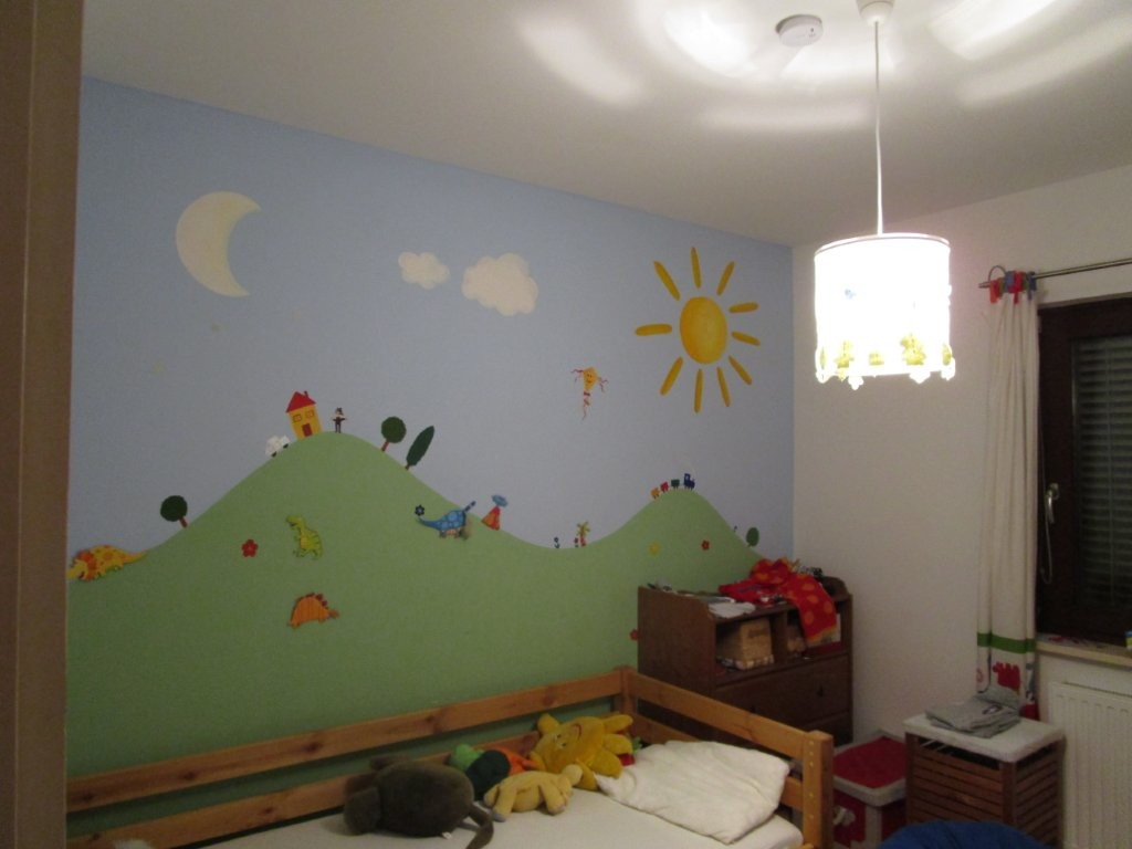 Camera per bambini, ora con un letto matrimoniale.