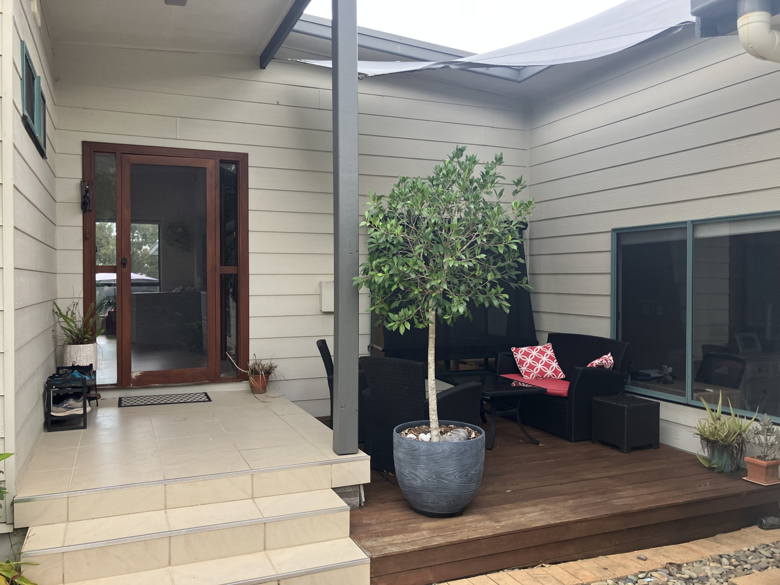 3. Deck und vorderer Eingang