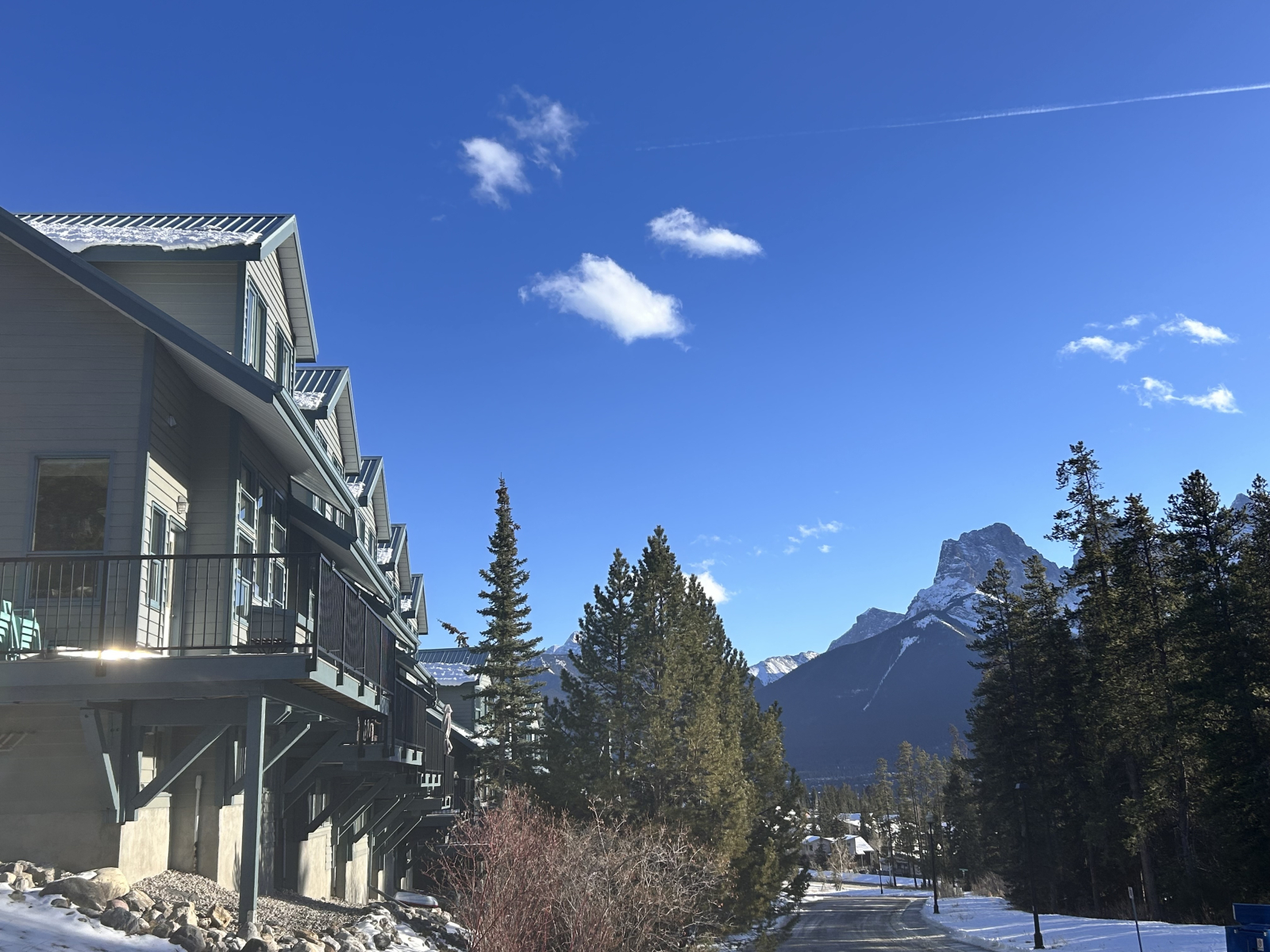 Mountain View in Peaceful Sunny Side of Canmore