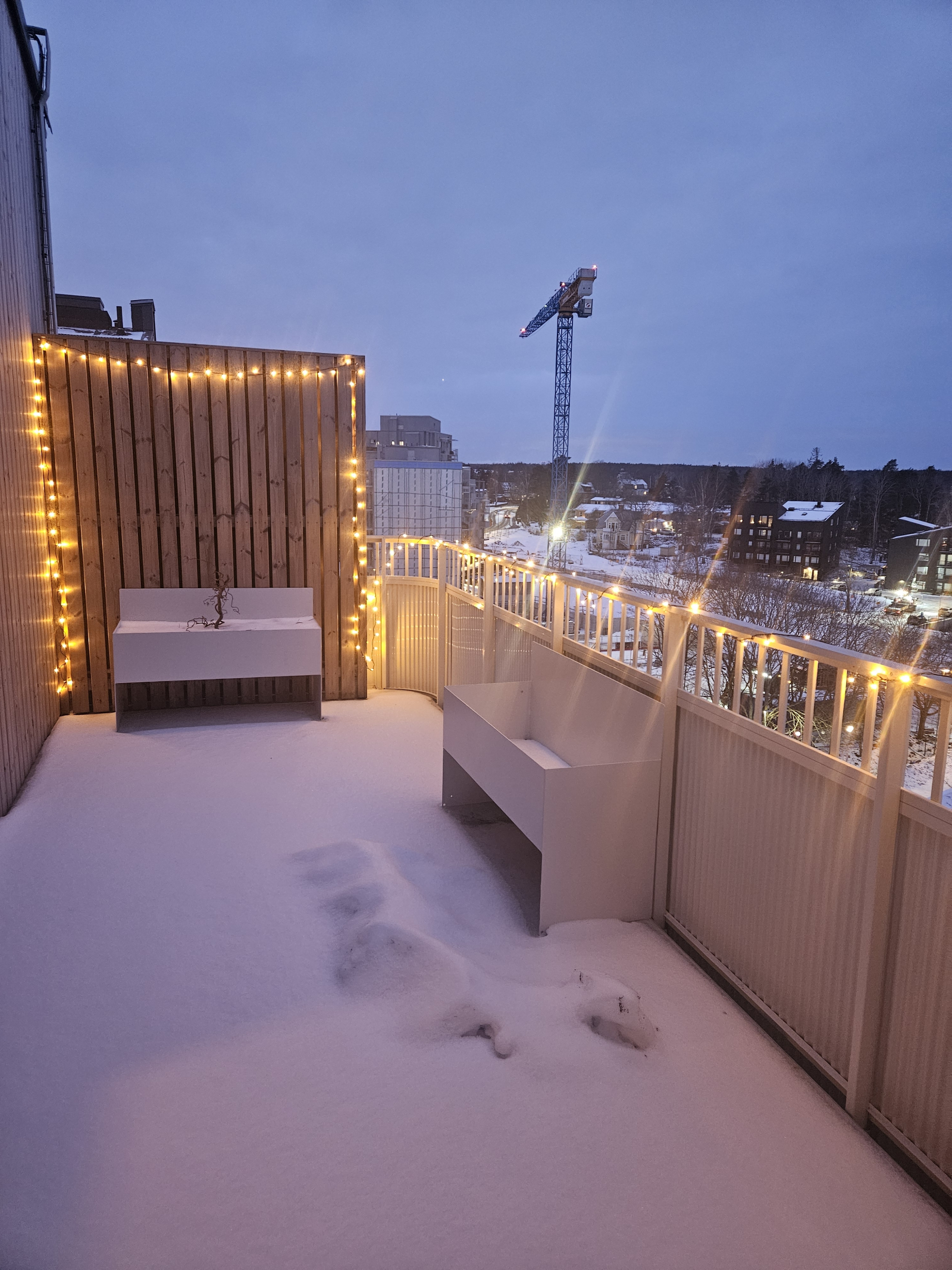 5-room penthouse with huge roof terrace and two balconys, excellent communications