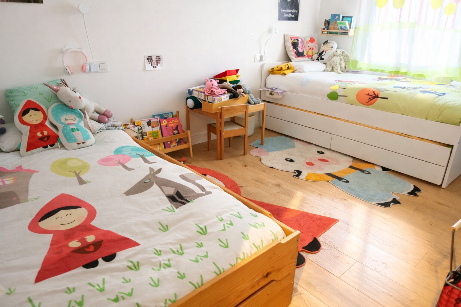 The children's bedroom, both beds have an extra bed under