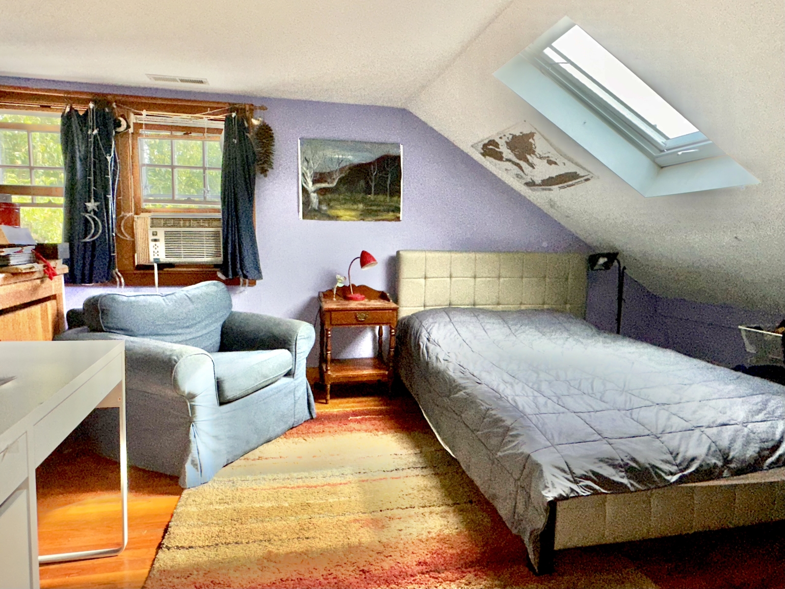 Charming bungalow walking distance to downtown and river trails