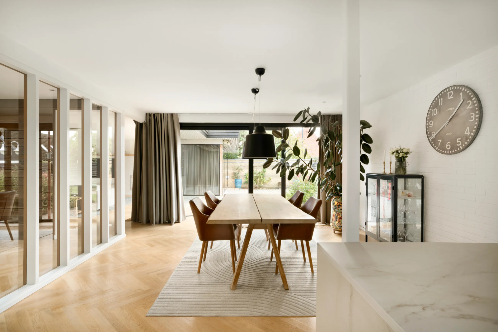 Dreaming of spending time in Copenhagen with space, a private garden and a relaxed family-friendly neighborhood? We offer our 1970s single-story villa in Valby for a holiday home exchange.