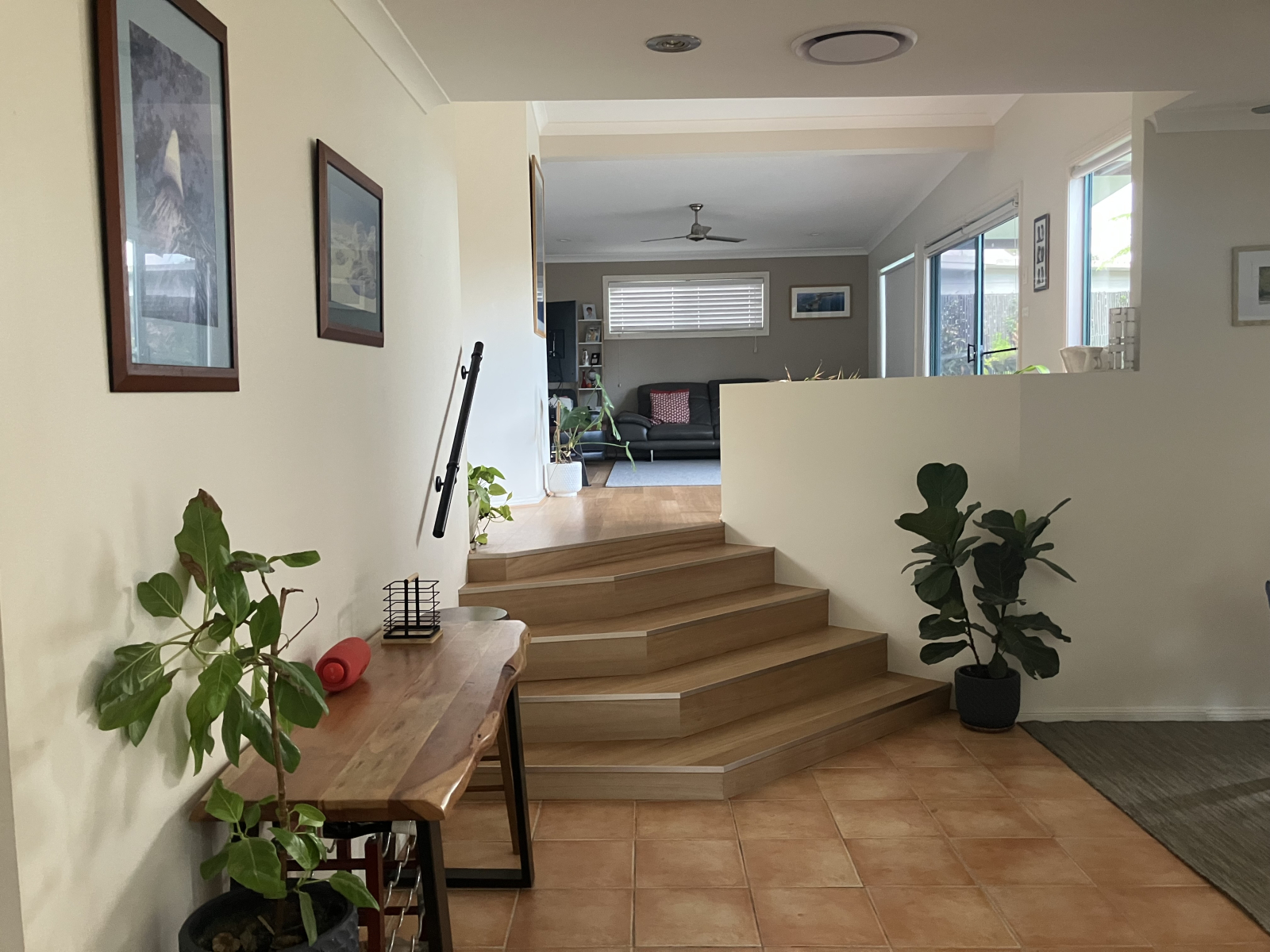 Blick von der Küche bis zum ersten Wohnbereich